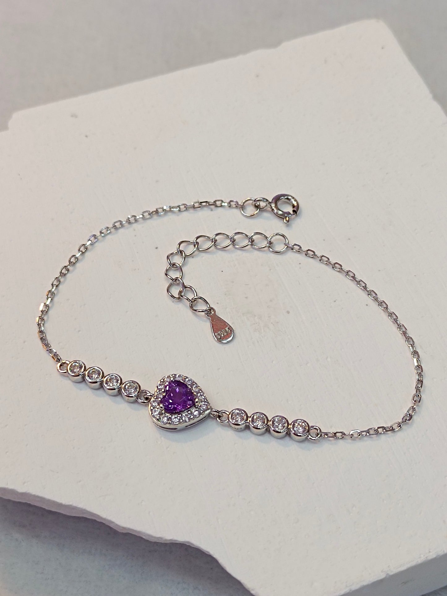 Elegant S925 sterlingsølv hjerteformet ametyst innebygd armbånd - Fasjonable og allsidige high-end smykker