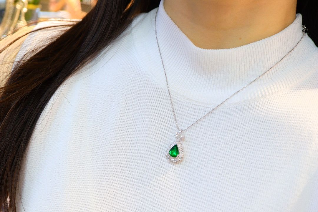 Emerald Pendant Jewelry - High-Quality沃顿Green with Intense Fire