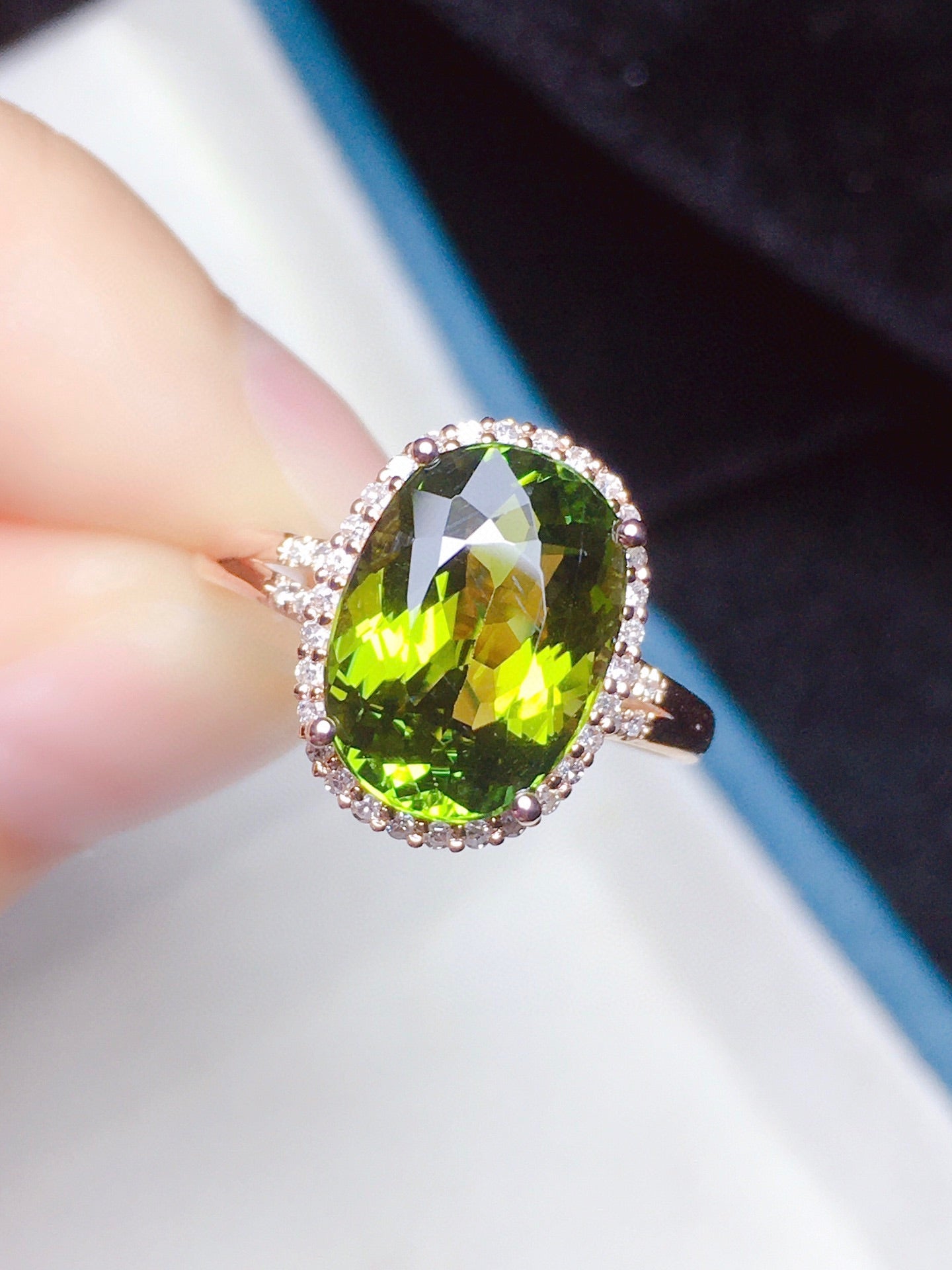 Cincin Turmalin Asli dalam Emas 18K dengan Aksen Berlian - Barang Kemas Yang Indah