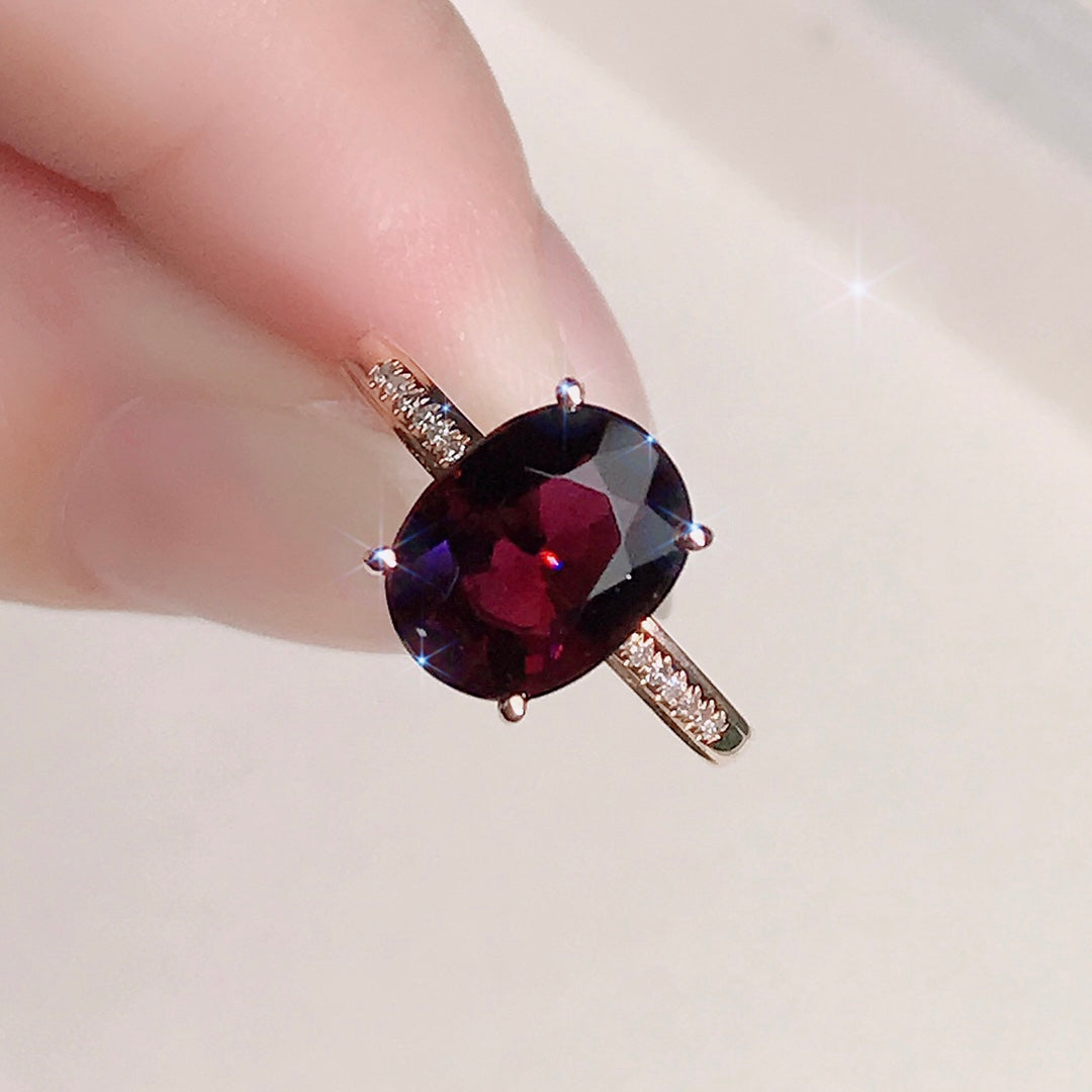 Elegante anillo Bixbite incrustado en oro de 18 quilates y diamantes: una joyería imprescindible
