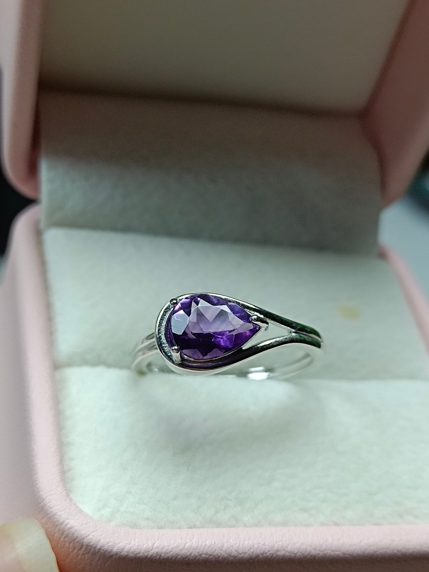 Prachtige natuurlijke amethist druppelring - een must-have voor sieraden