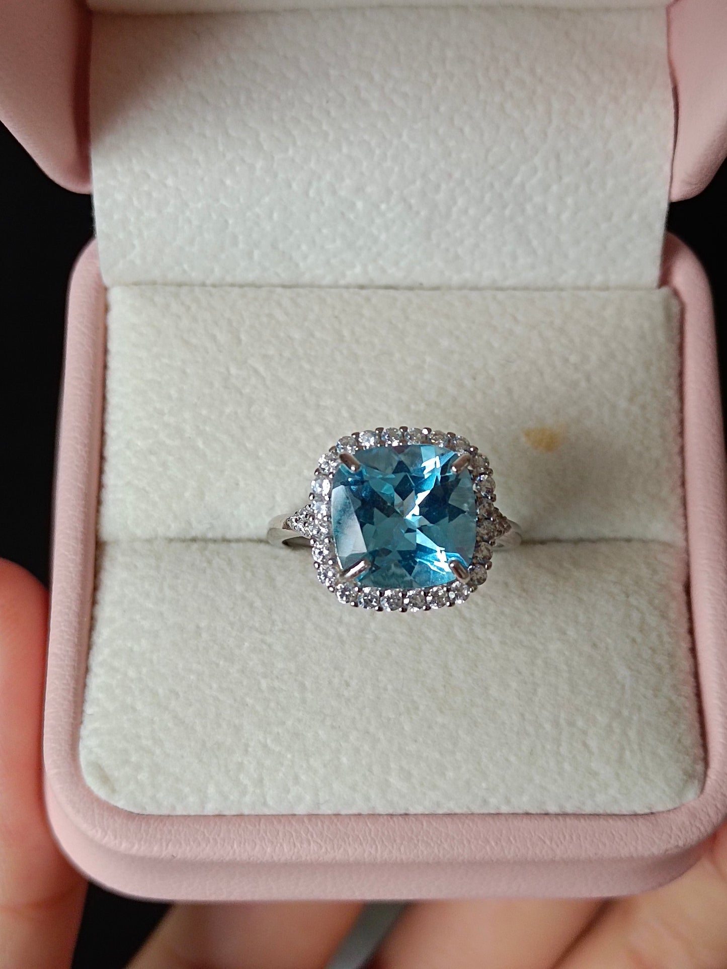 Exquisite Natural Topaz Ring - Pure Elegance in Jewelry