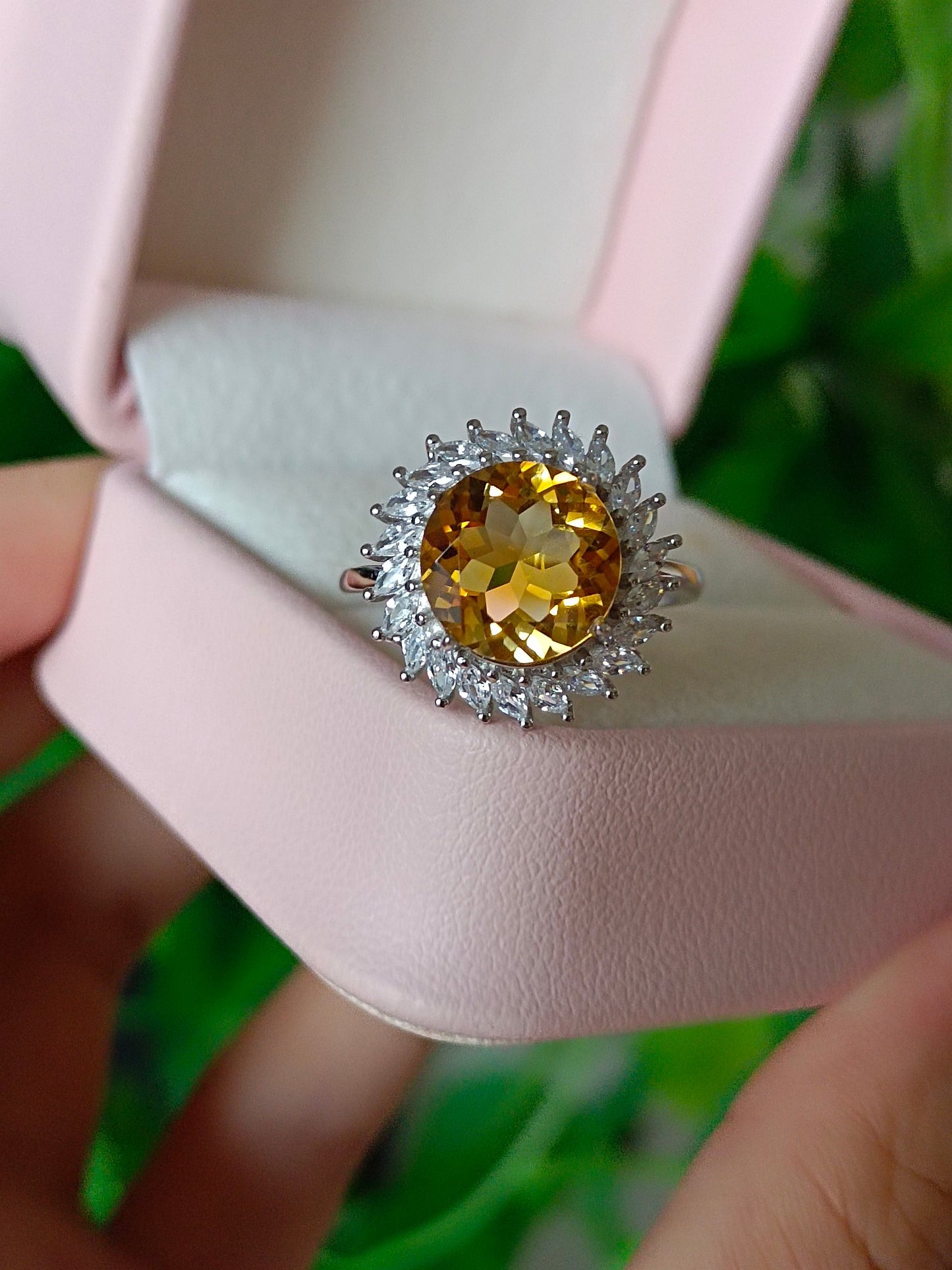 Natural Yellow Crystal Quartz Ring - Exquisite Jewelry for Elegance