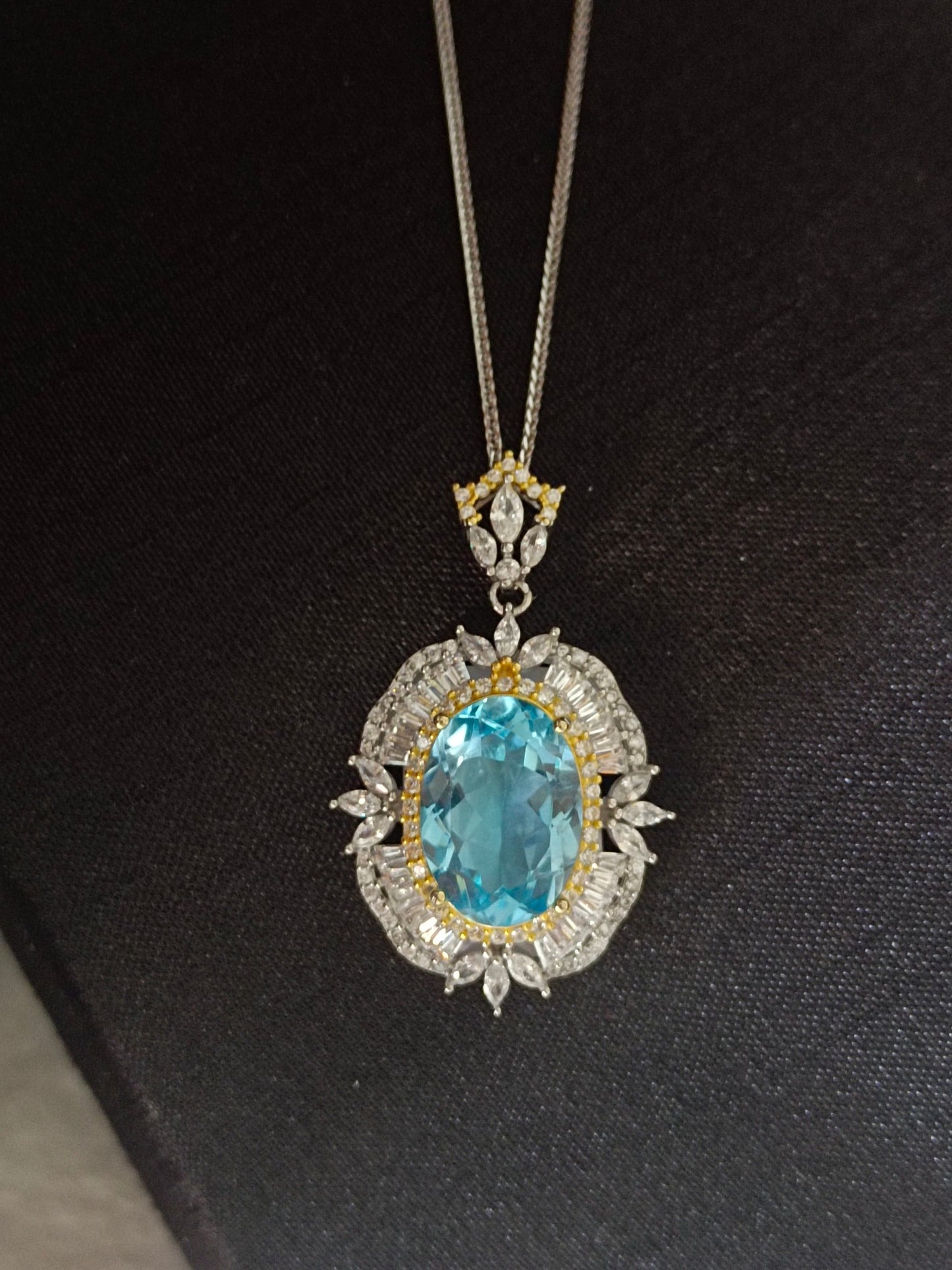 Exquisite Natural Topaz Jewelry Pendant - A Symbol of Love and Hope