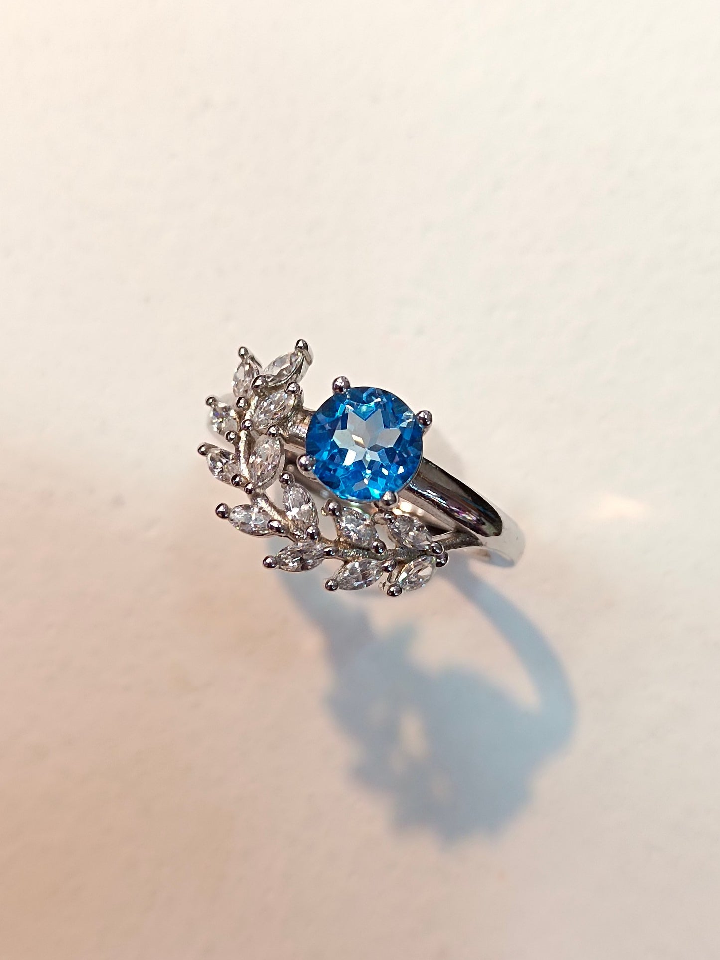 Elegant S925 sølv og Topaz hvete ring med 18K gull