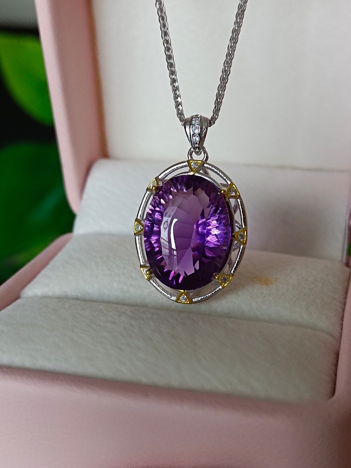 Luxurious Natural Amethyst Pendant Jewelry - A Dazzling Statement of Elegance