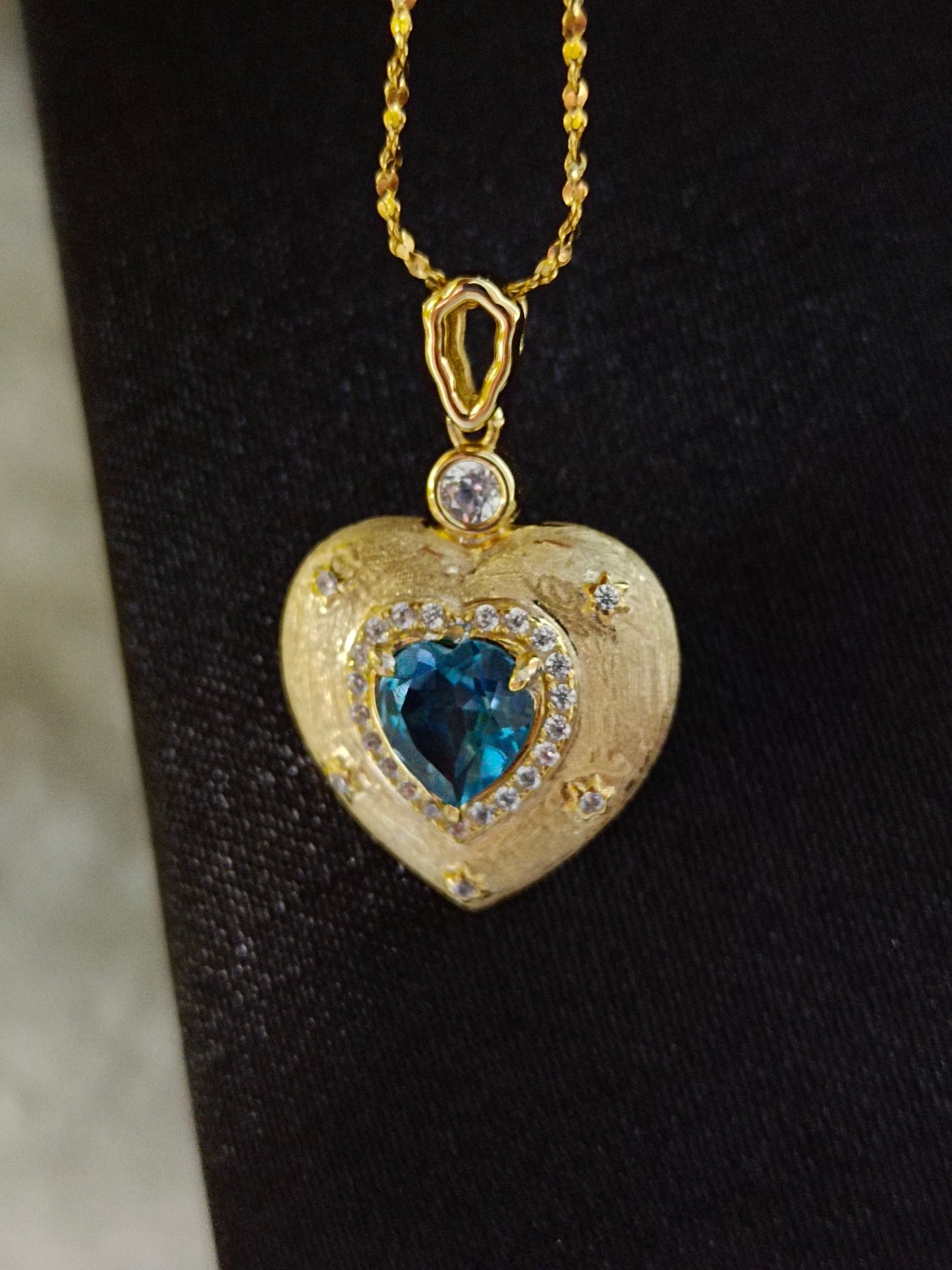 Naturlig Topaz Heart Pendant smykker - en glitrende glede