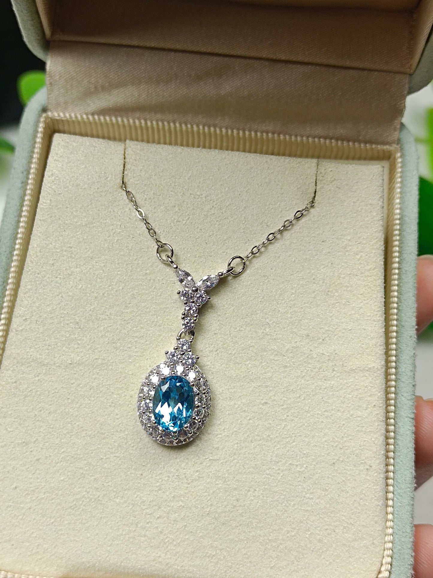 Exquisite Natural Swiss Blue Topaz Bracelet - Elegant Jewelry