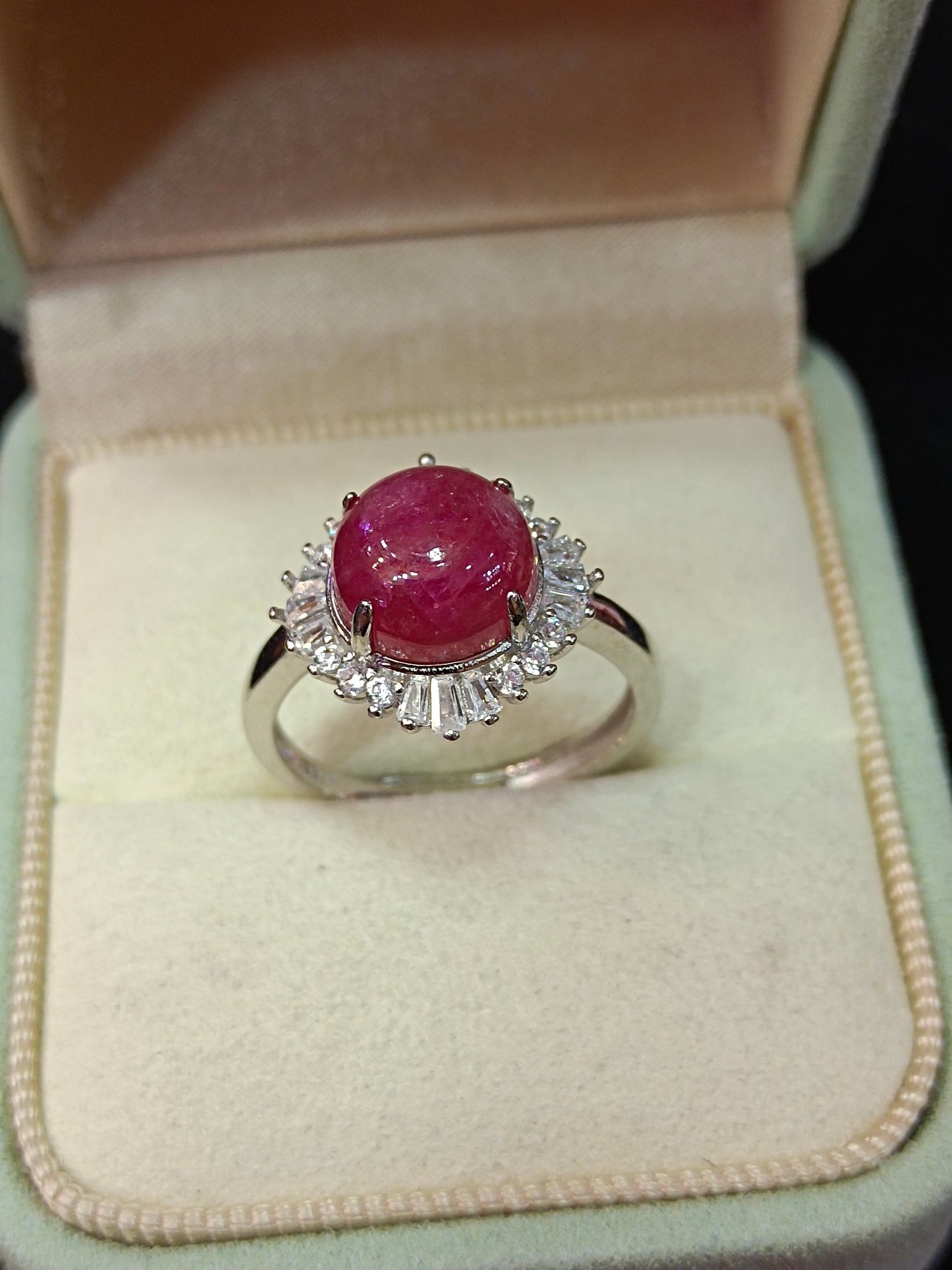 S925 Silver Embedded Natural Ruby Ring - Elegant smykkestykke