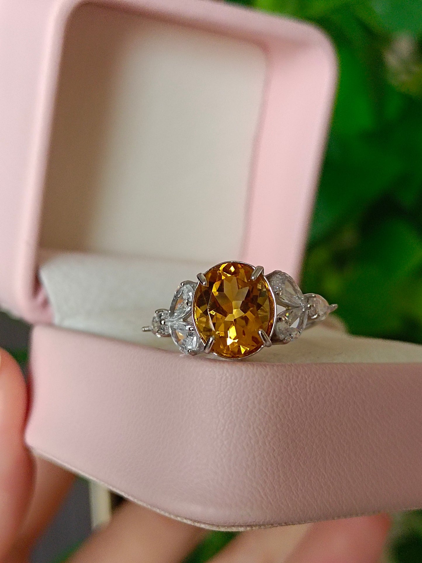 Anello con citrino giallo naturale: gioielli eleganti per ogni occasione