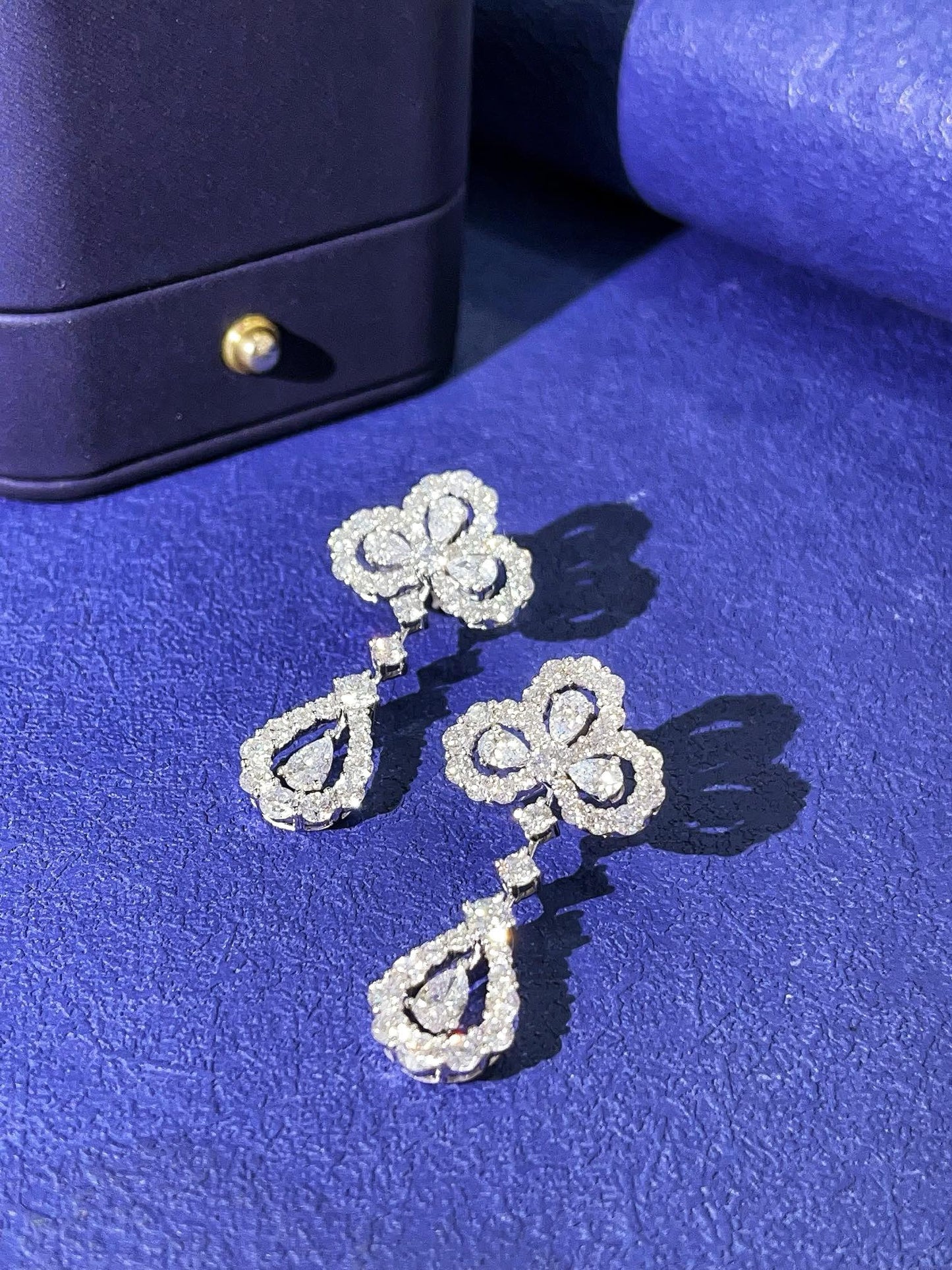Cercei cu perle de cultură și diamante de 18K - Bijuterii inspirate de Harry Winston