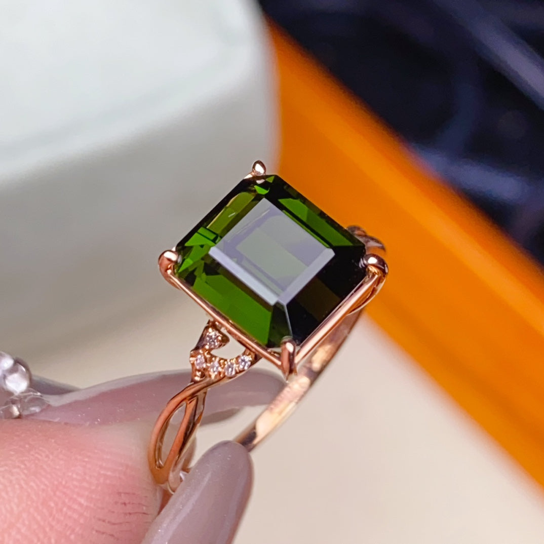 Exquisite 18K Gold Bixbite Ring with Diamond Accents - Elegant Jewelry