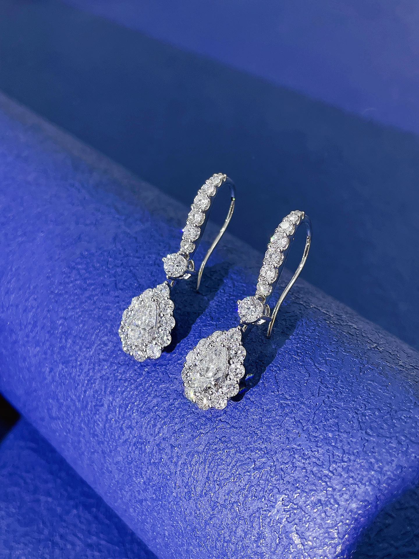 Boucles d'oreilles incrustées de diamants et de perles de culture 18 carats | Bijoux de luxe