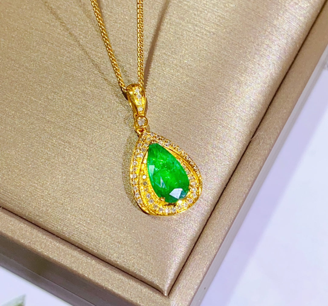 Elegant Water Drop Shaped 18K Gold Embedded Natural Emerald Pendant Jewelry