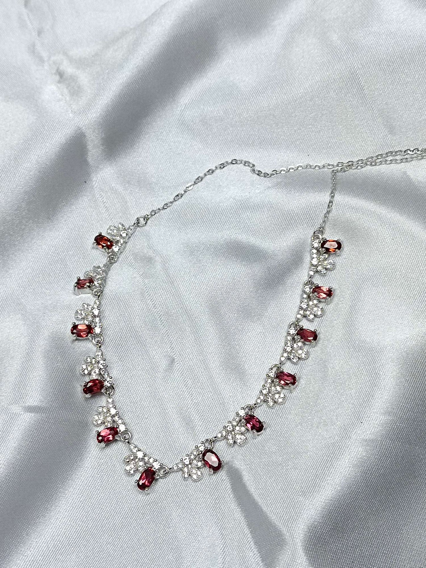 Kalung Perhiasan Tertanam Garnet Perak S925 yang Mewah
