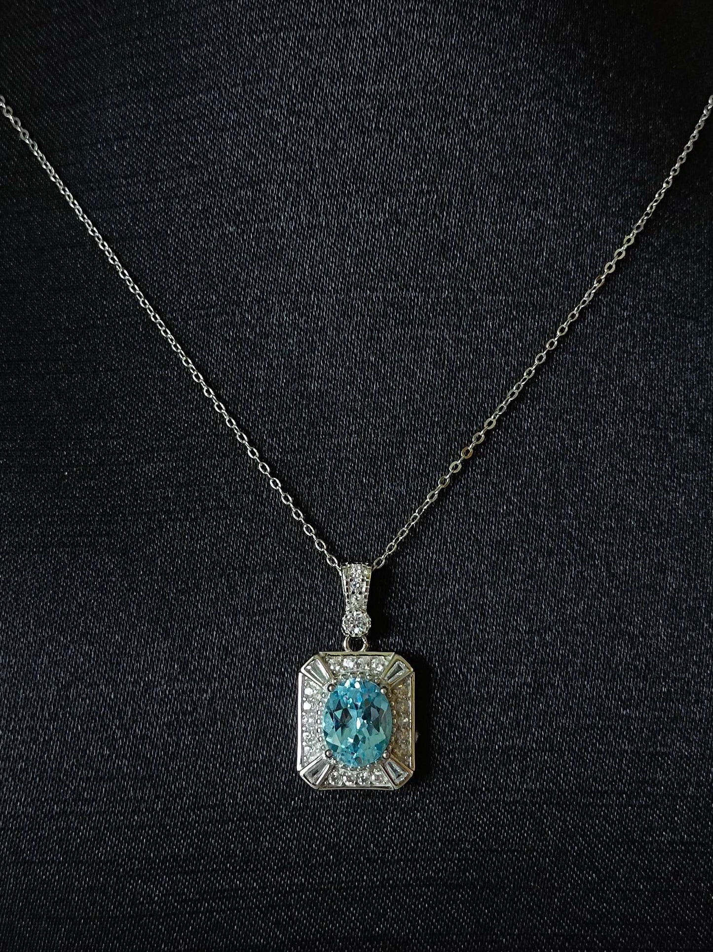Squisito ciondolo con topazio naturale: eleganti gioielli blu