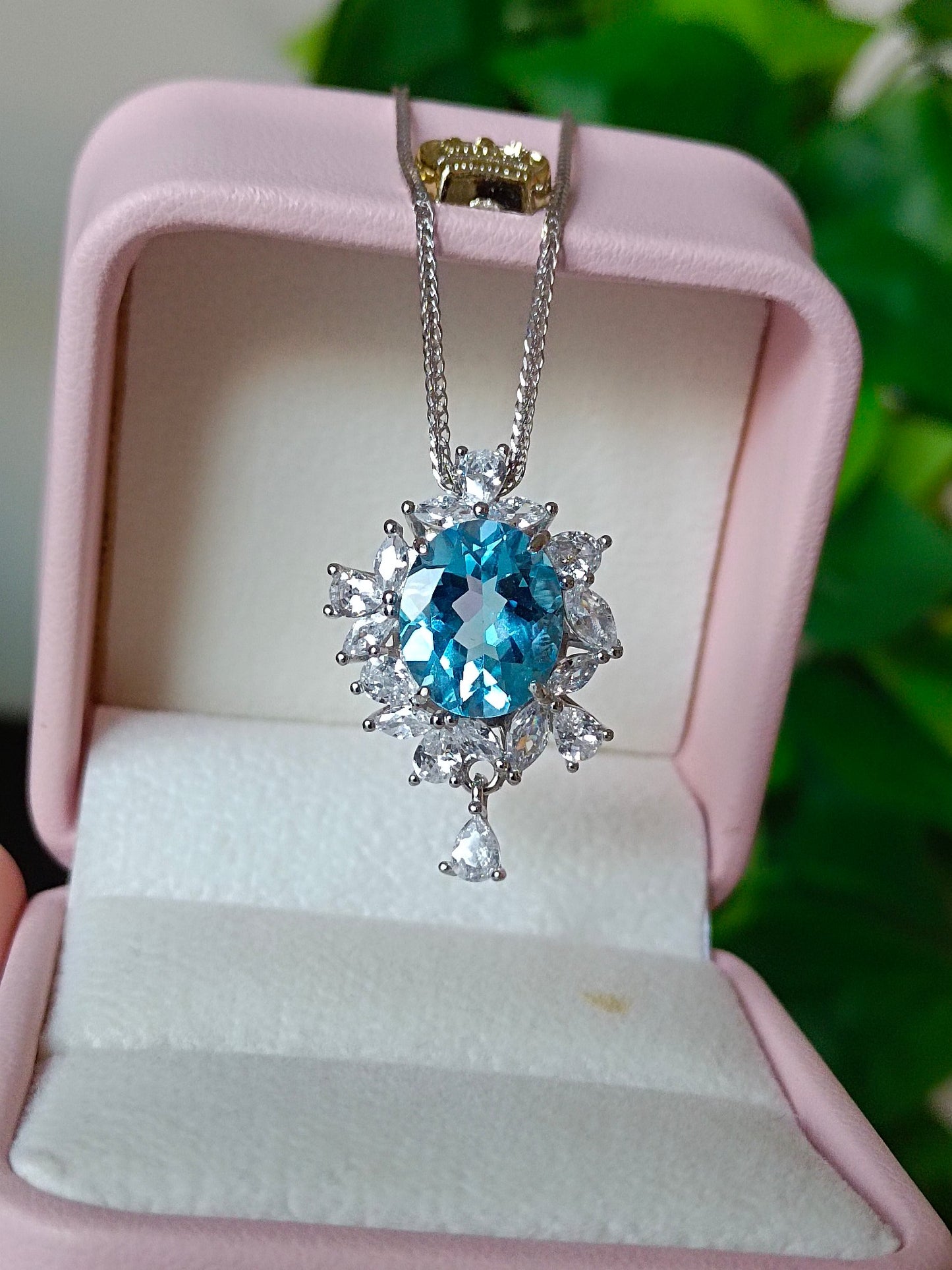 Dazzling Natural Topaz Pendant - Elegant Jewelry Piece