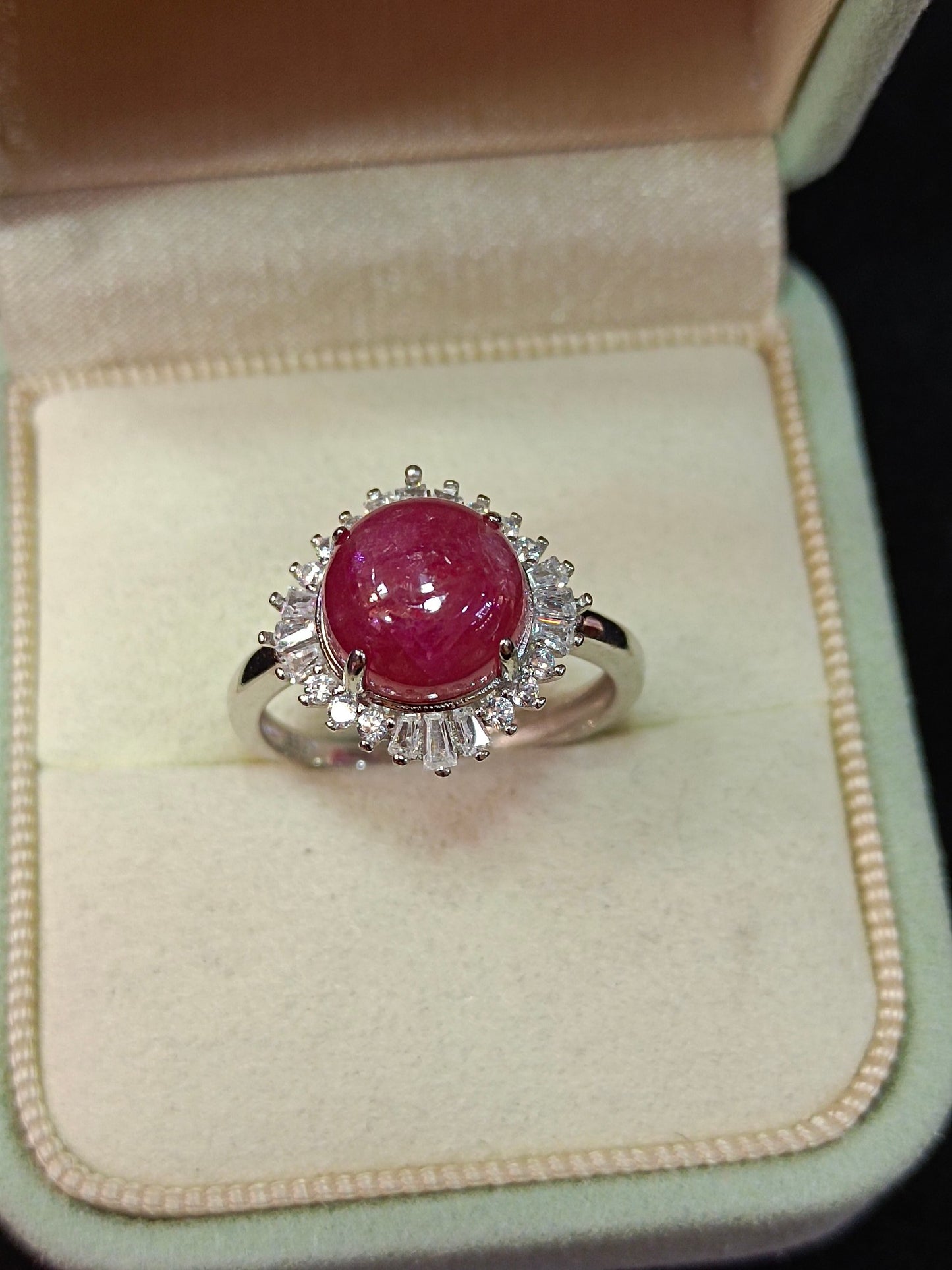 S925 Silver Embedded Natural Ruby Ring - Elegant smykkestykke