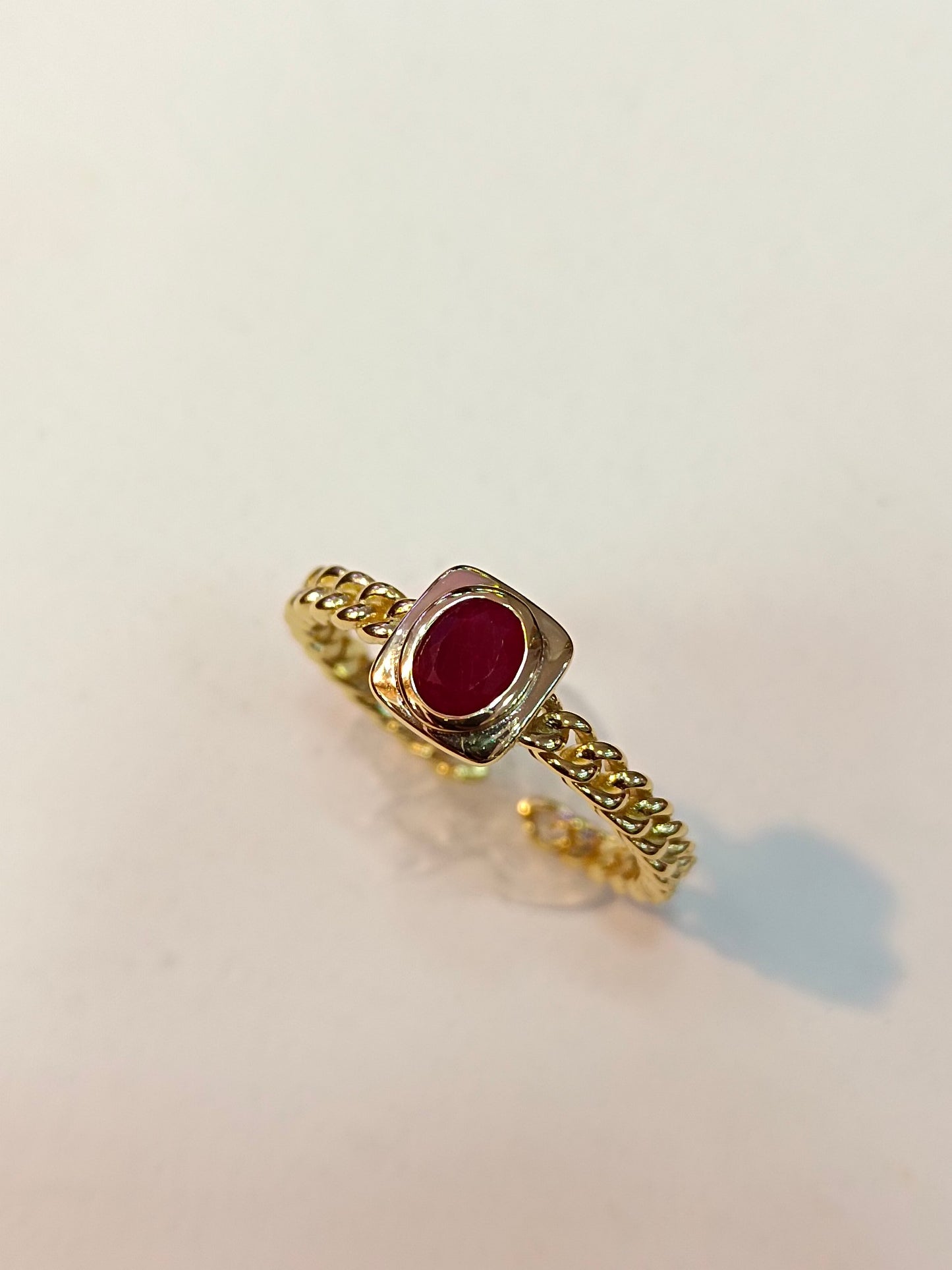 Elegante anello con rubino in argento sterling S925 - Gioielleria di alta manifattura