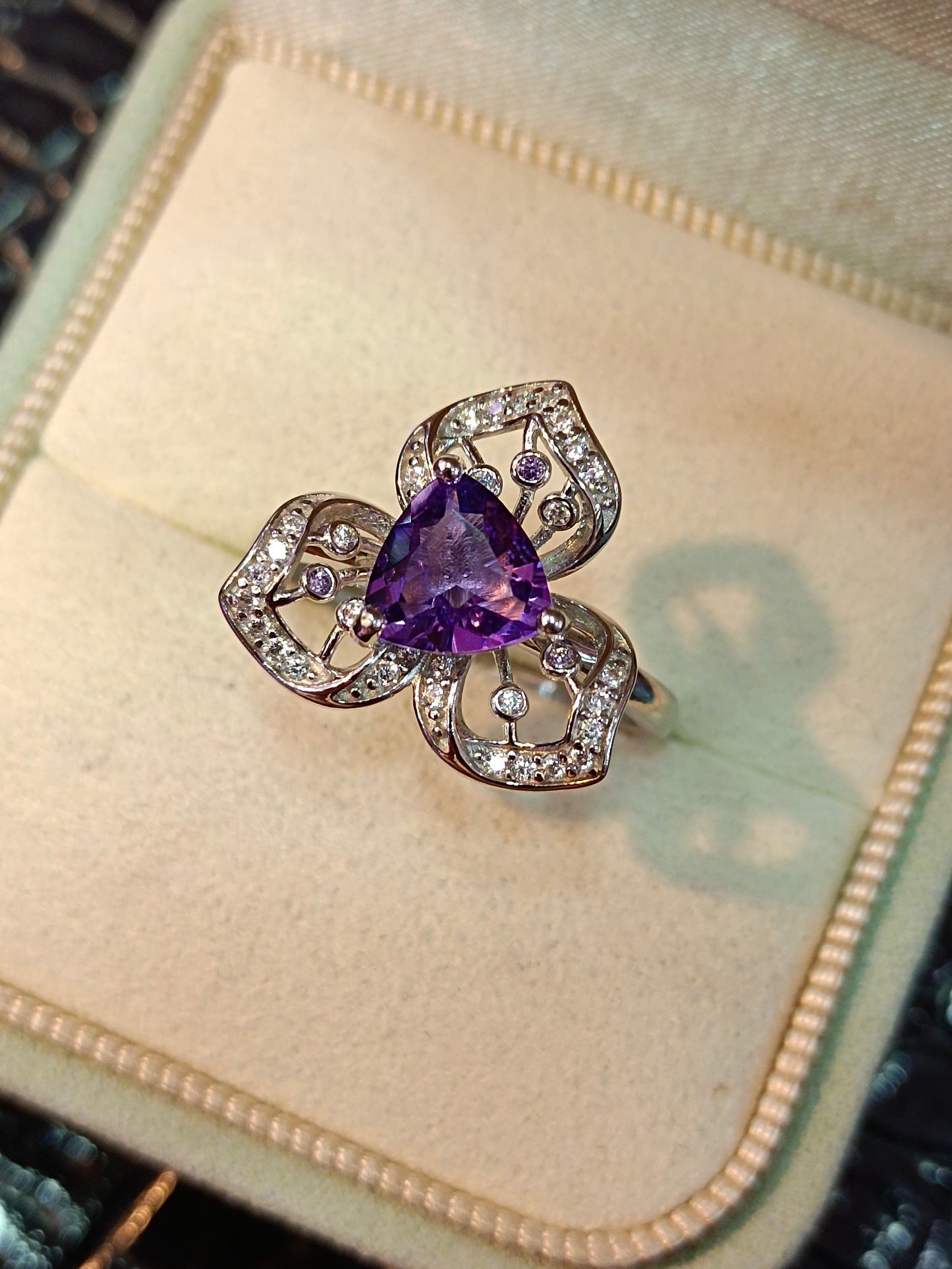 Utsøkt S925 Sterling Sølv Lilla Ametyst Orchid Ring - Elegante smykker
