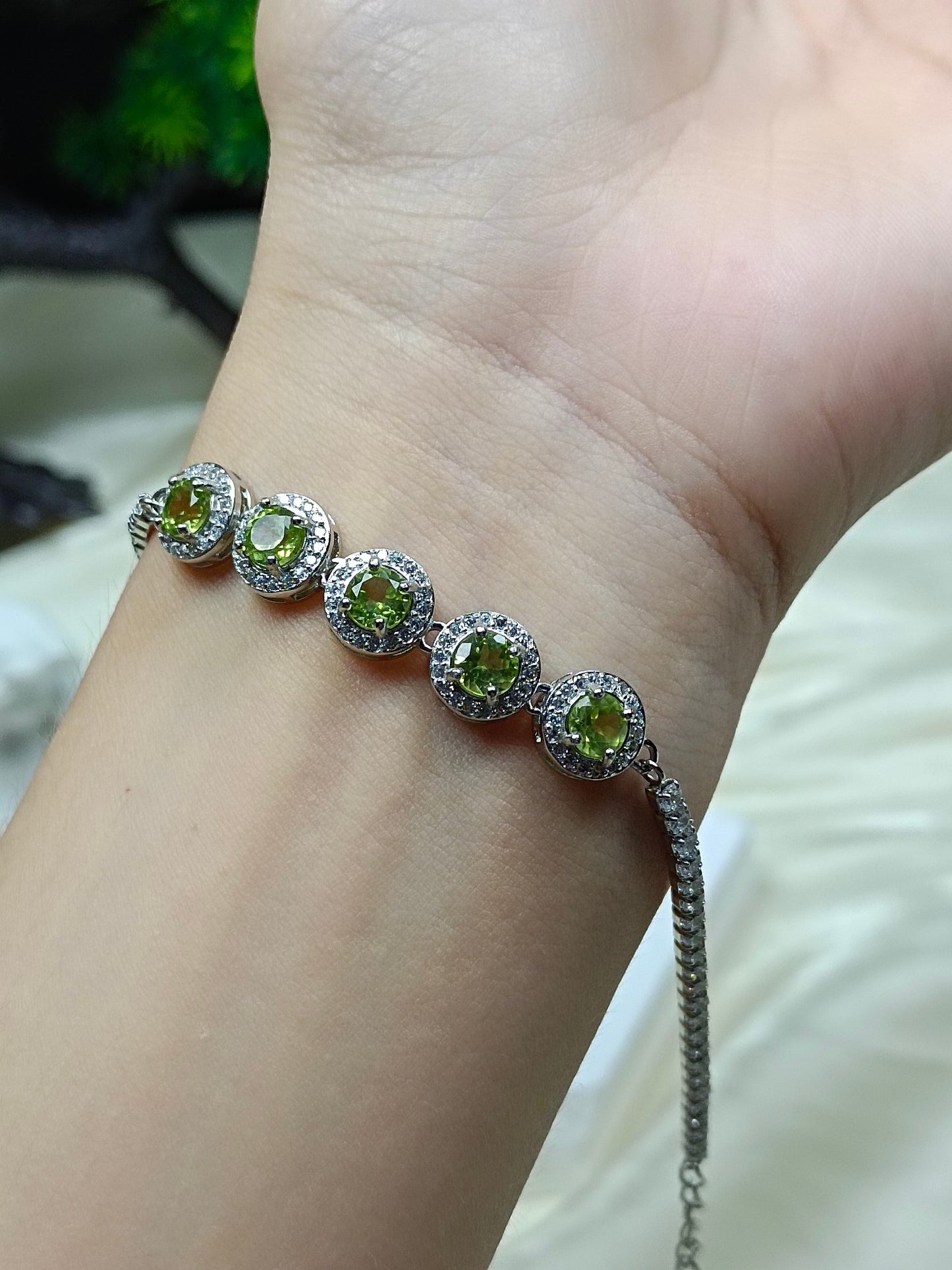 S925 Silver Embedded Peridot Bracelet - Unique Design Luxury Jewelry