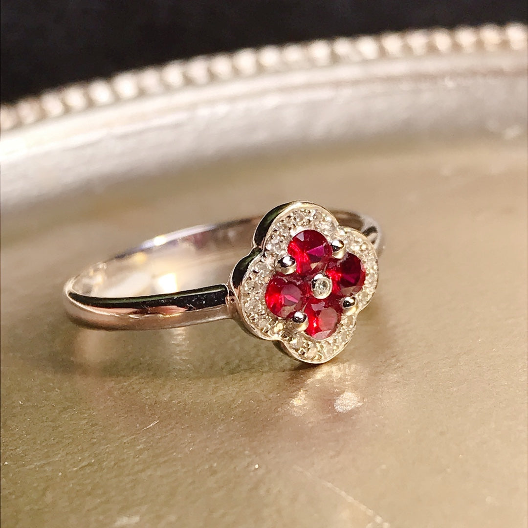 Hieno 18K Natural Ruby Sormus – pakollinen koru kauneuden ystäville