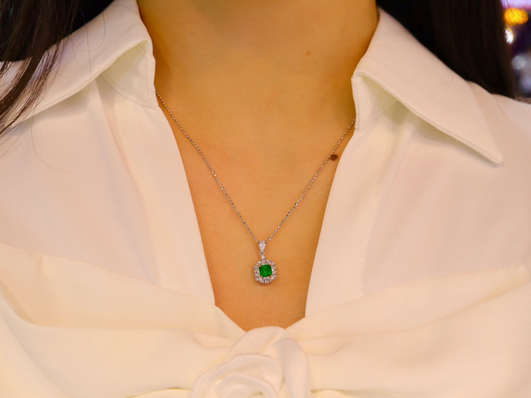 Colgante de esmeralda Panjshir: una pieza de joyería fina versátil