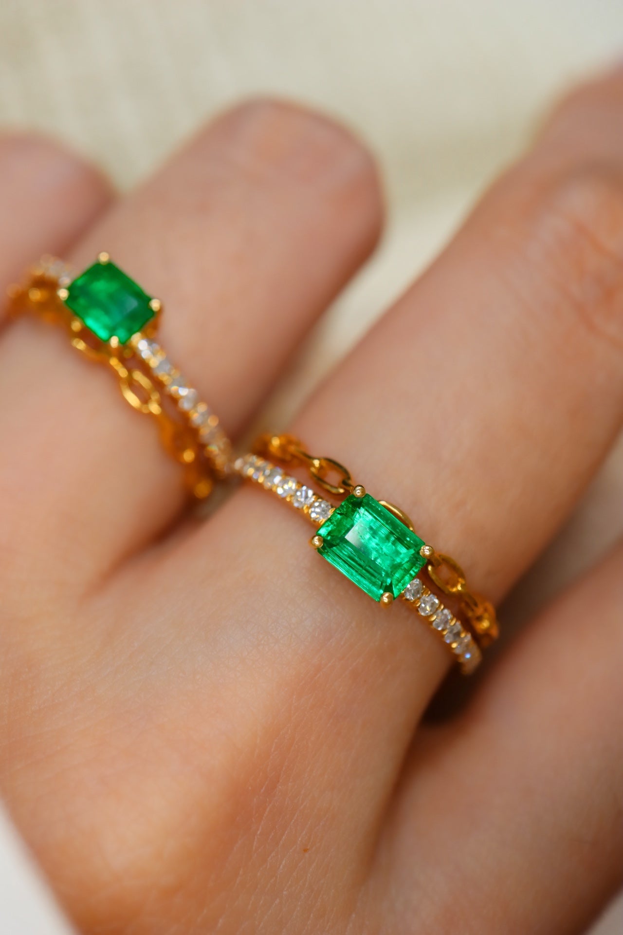 Panjshir Fine Jewelry - smaragdisormus timanttikorosteella