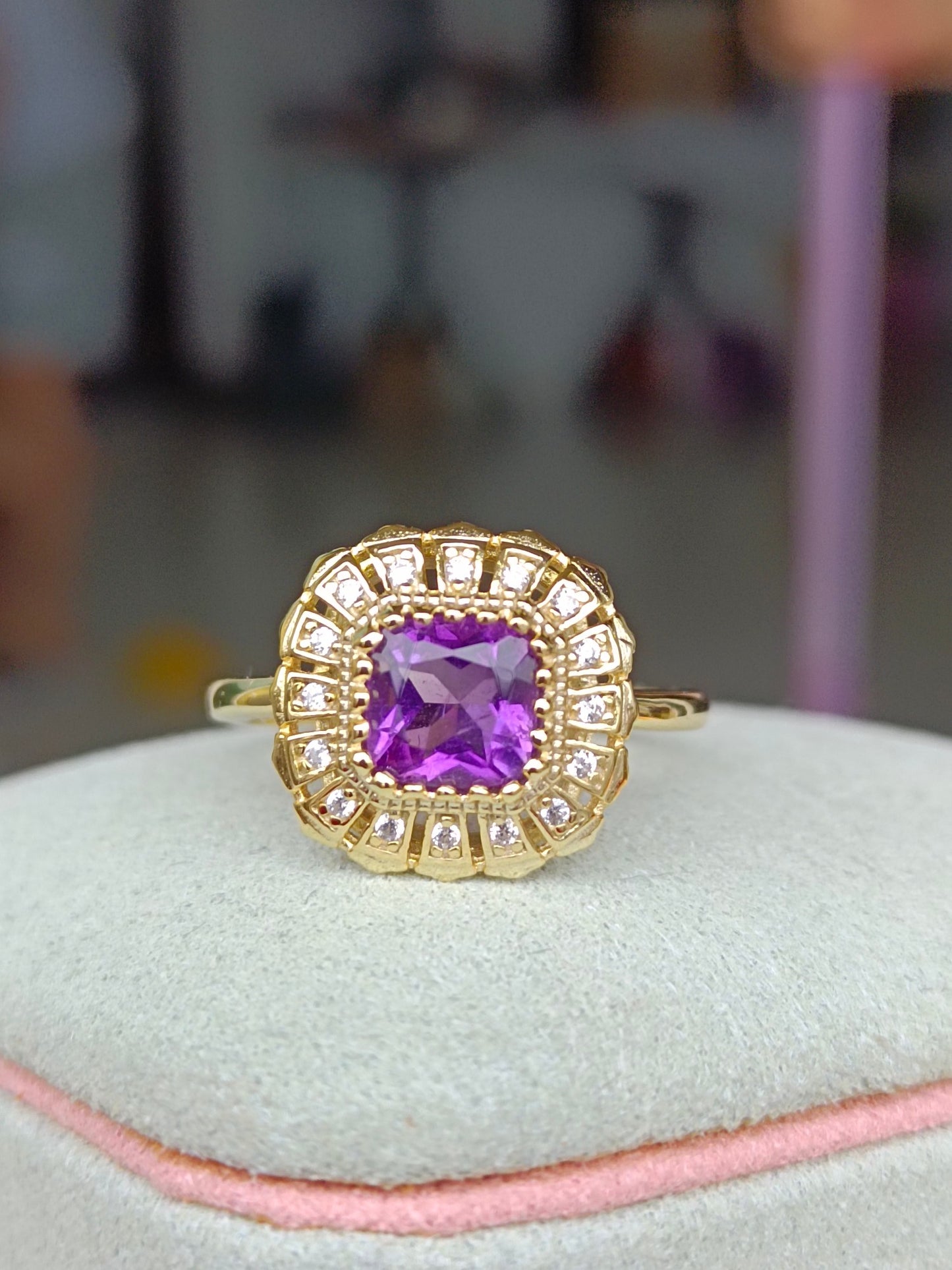 Bague en améthyste naturelle - Une affaire royale en joaillerie