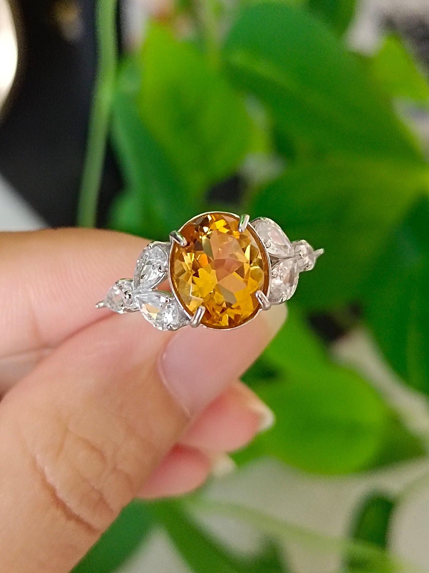 Anello con citrino giallo naturale: gioielli eleganti per ogni occasione