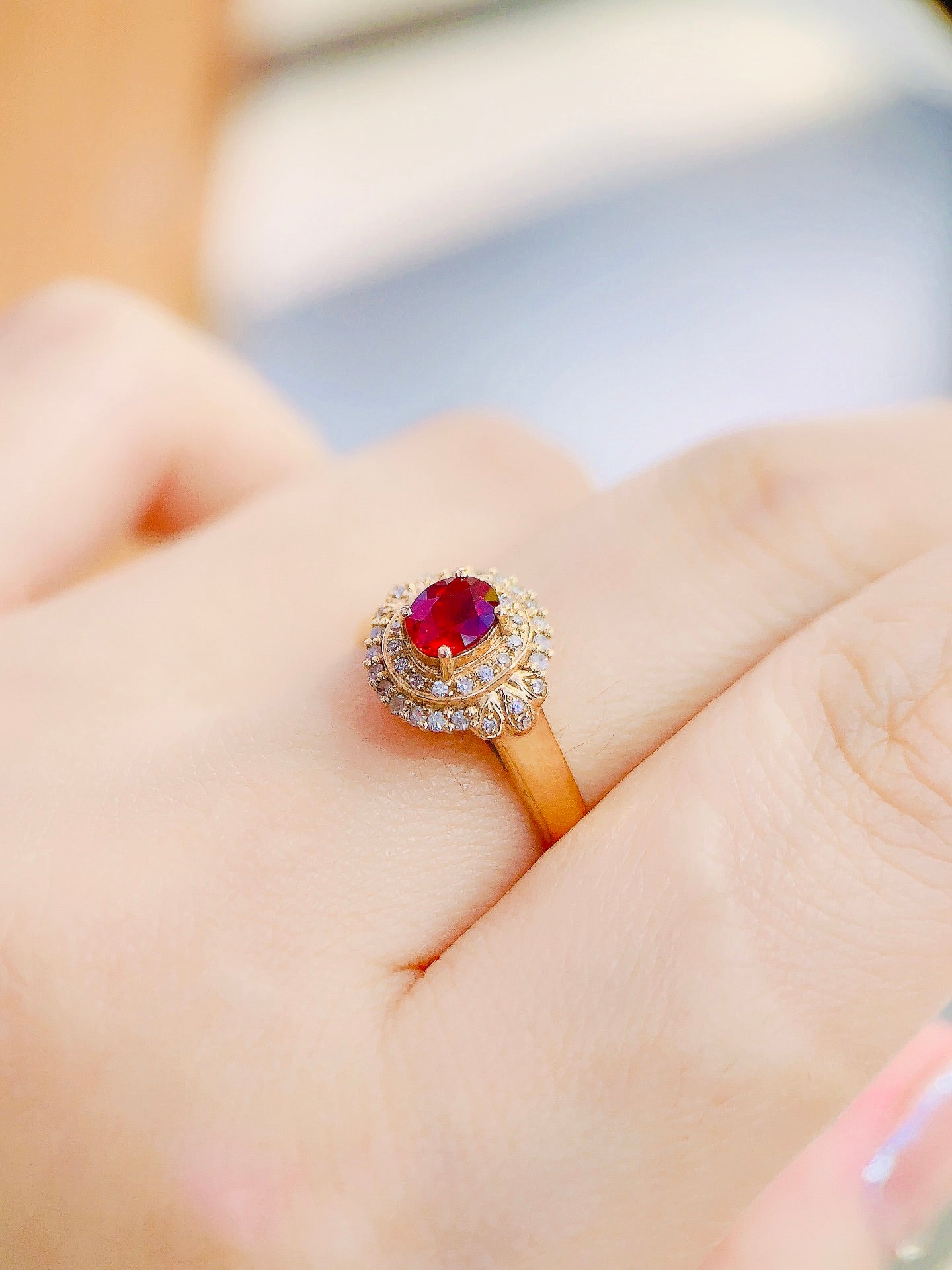 Exklusives Doppel-11-Schmuckset: Ring und Anhänger aus 18 Karat Gold mit Rubin und Diamant