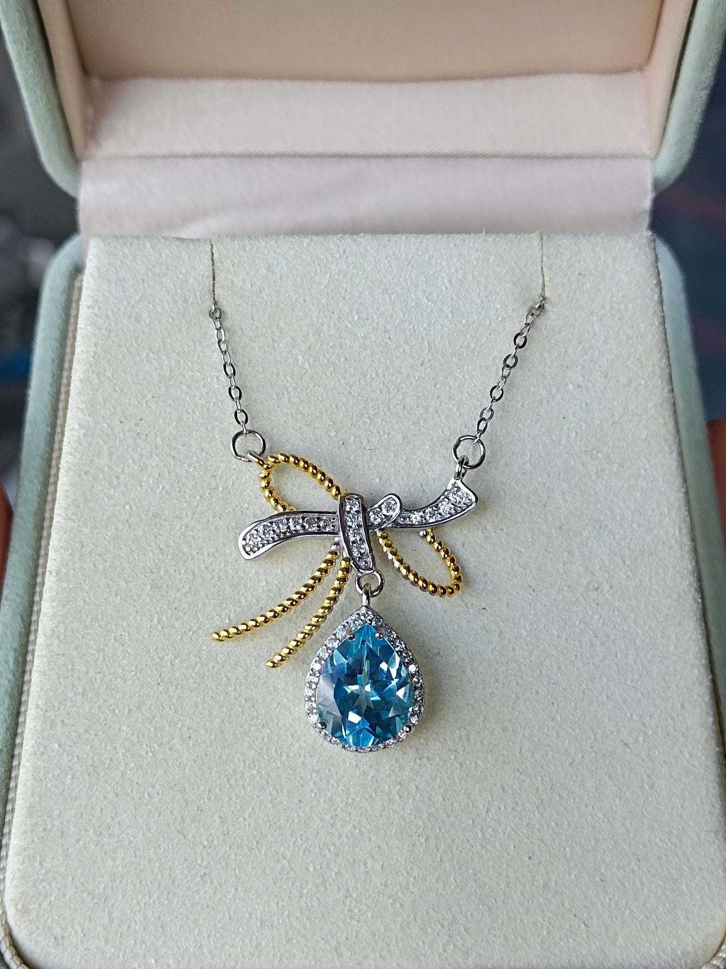 Exquisite Natural Topaz Luxury Pendant Jewelry
