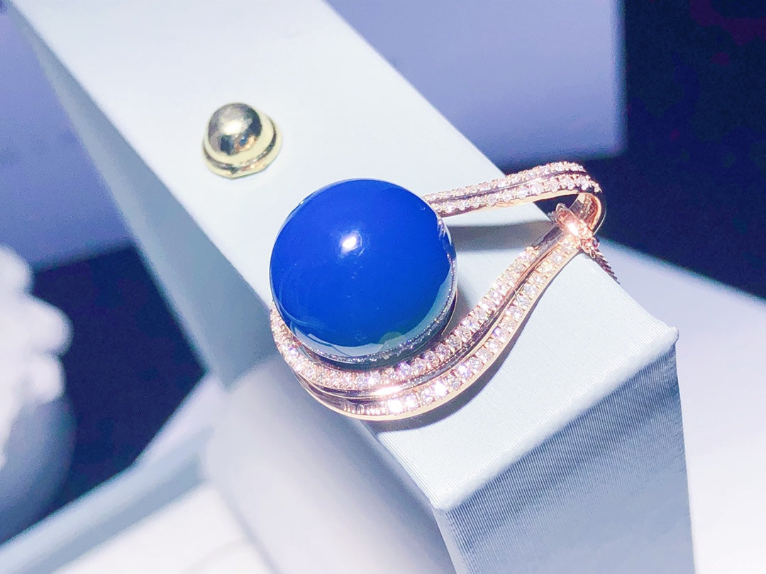 Exclusive 18K Gold Embedded Dominican Blue Amber Pendant - Elegant Jewelry