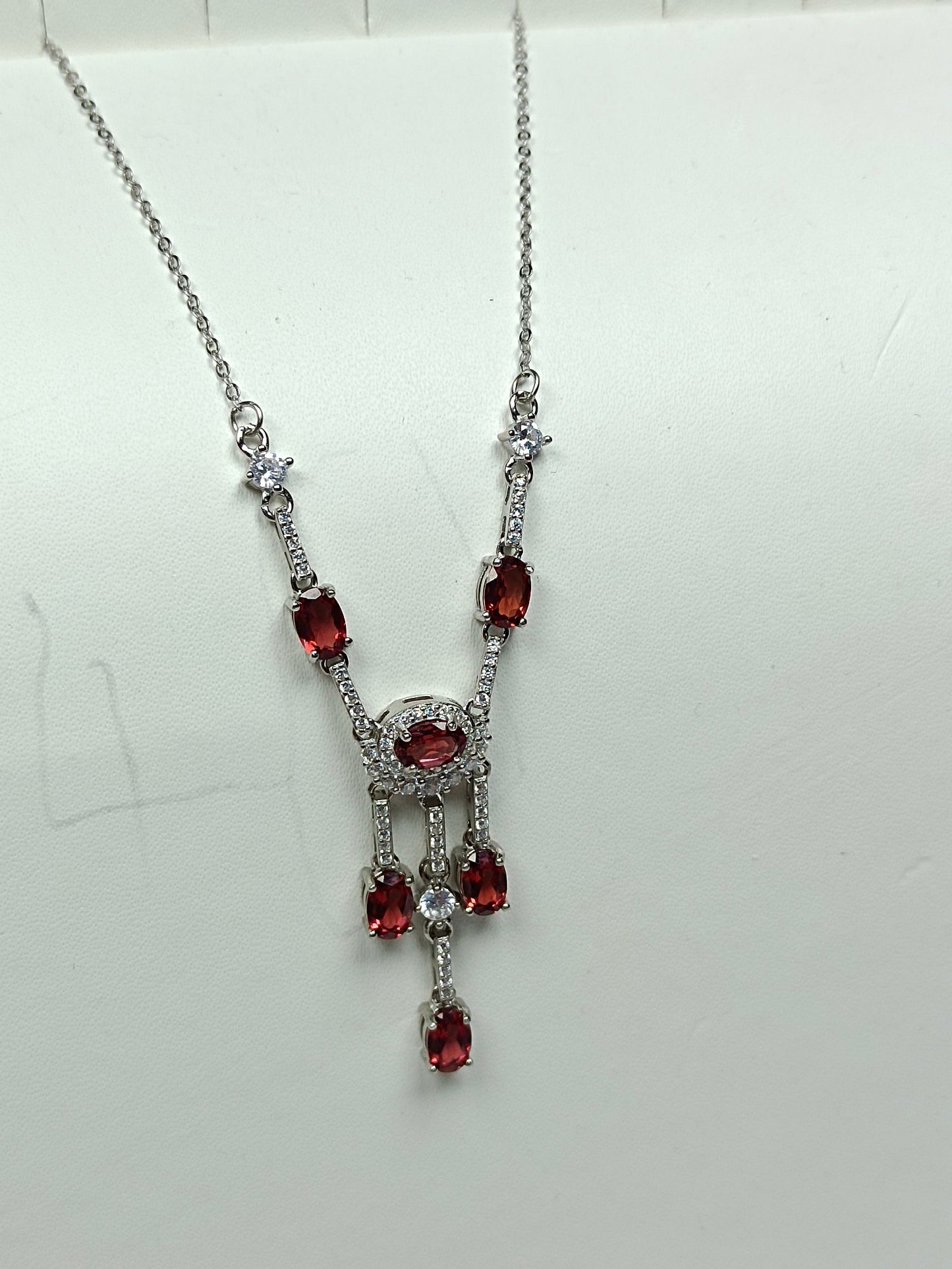 Luxurious S925 Silver Embedded Garnet Necklace - Exquisite Jewelry