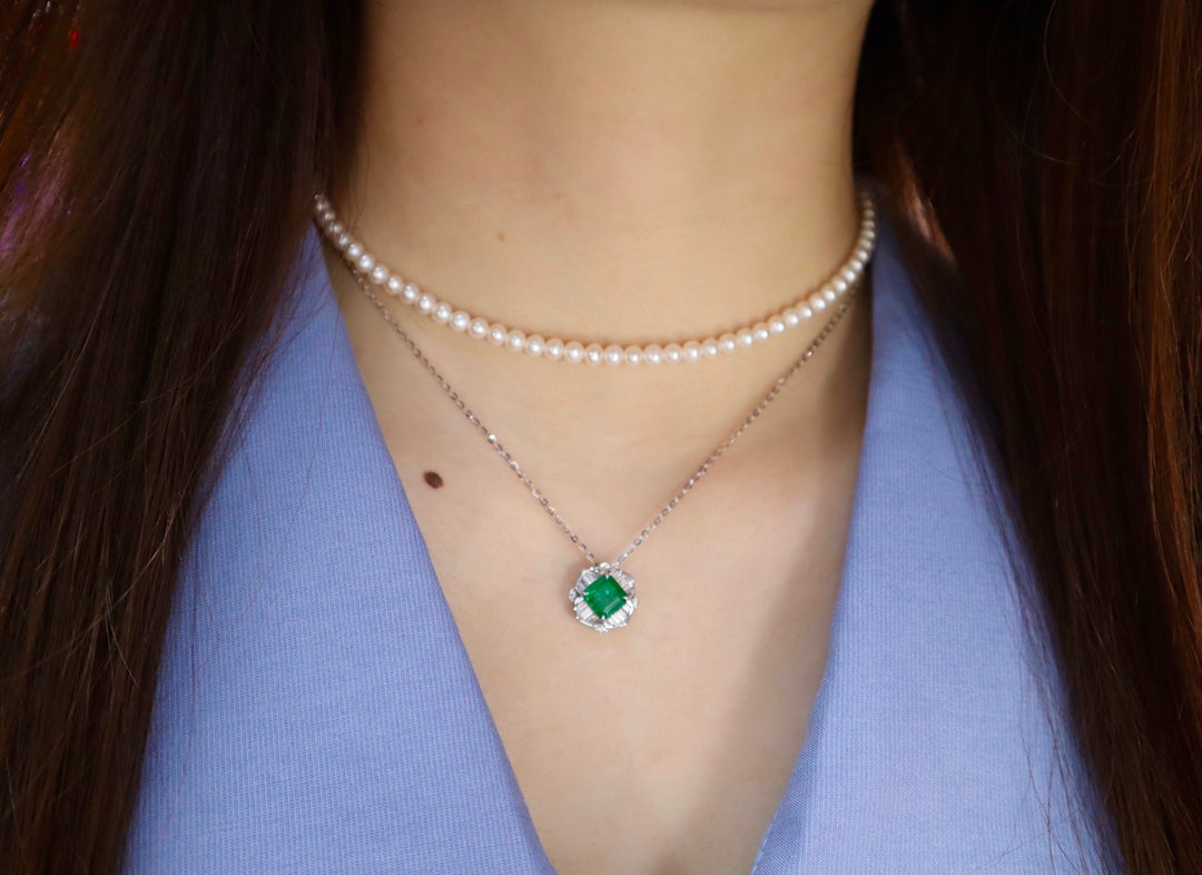 Collana con pendente di smeraldi: gioiello senza tempo