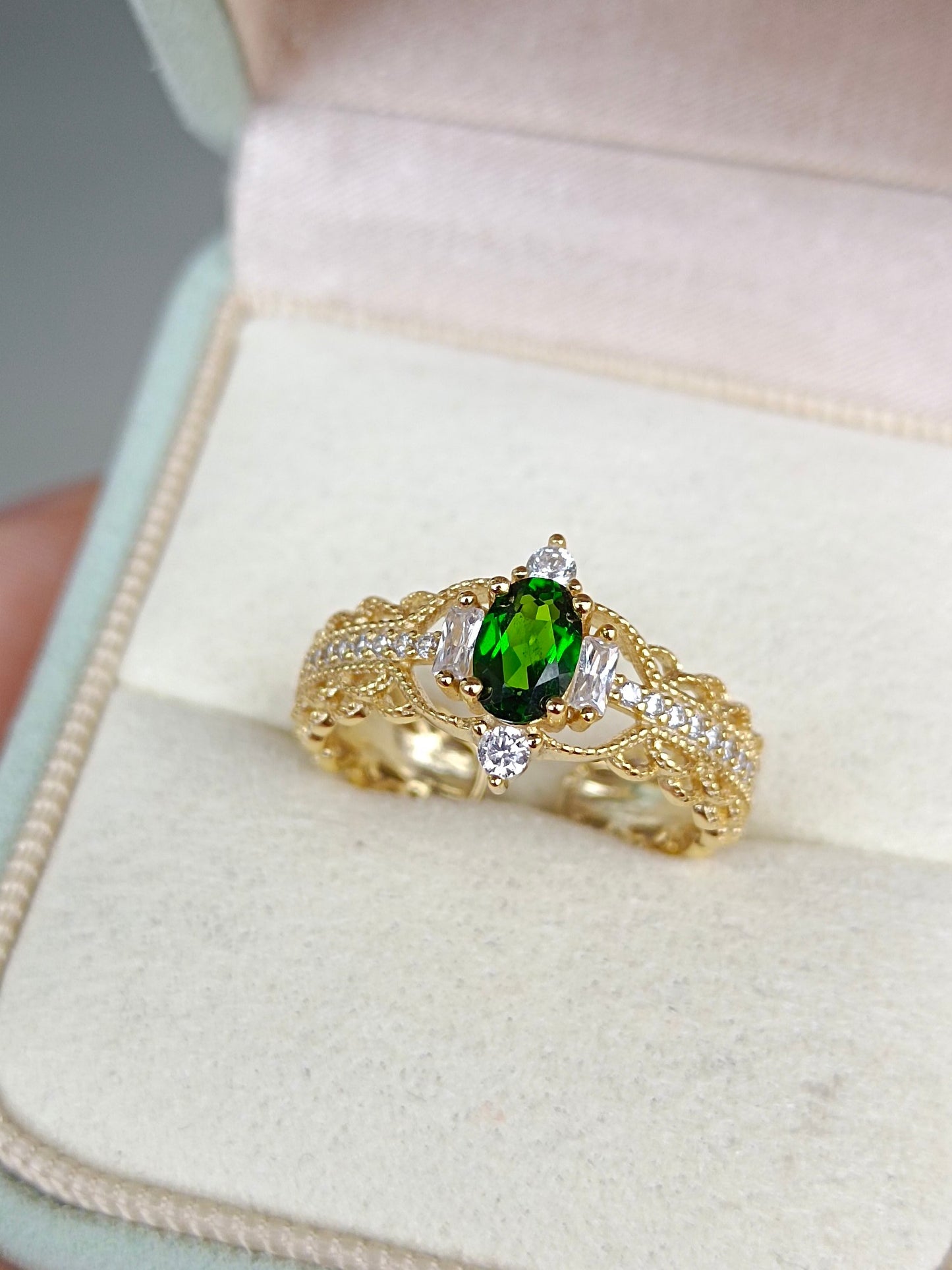 Anello Diopside unico con stile corte in pizzo - Gioielli eleganti