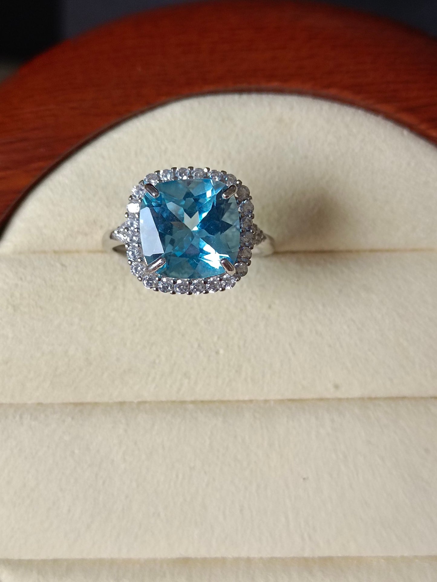 Exquisite Natural Topaz Ring - Pure Elegance in Jewelry