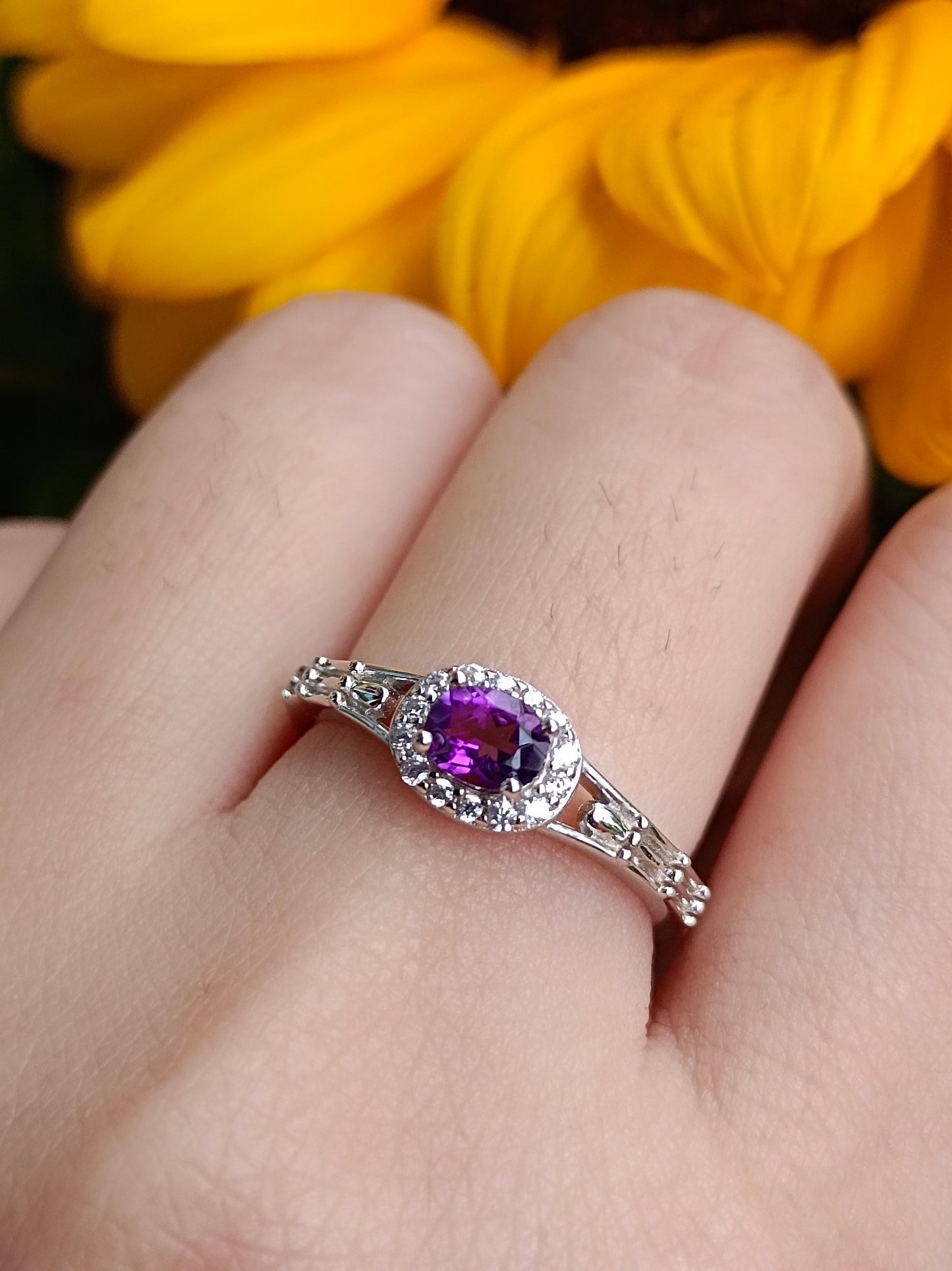 Elegante anello con ametista naturale: un gioiello indispensabile