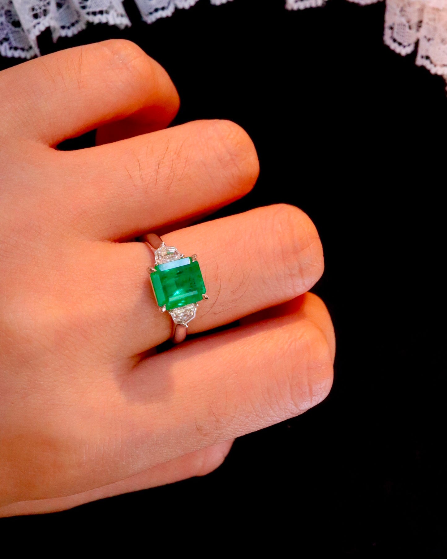 Elegant and Versatile Three-Stone Jewelry: Natural Emerald Ring