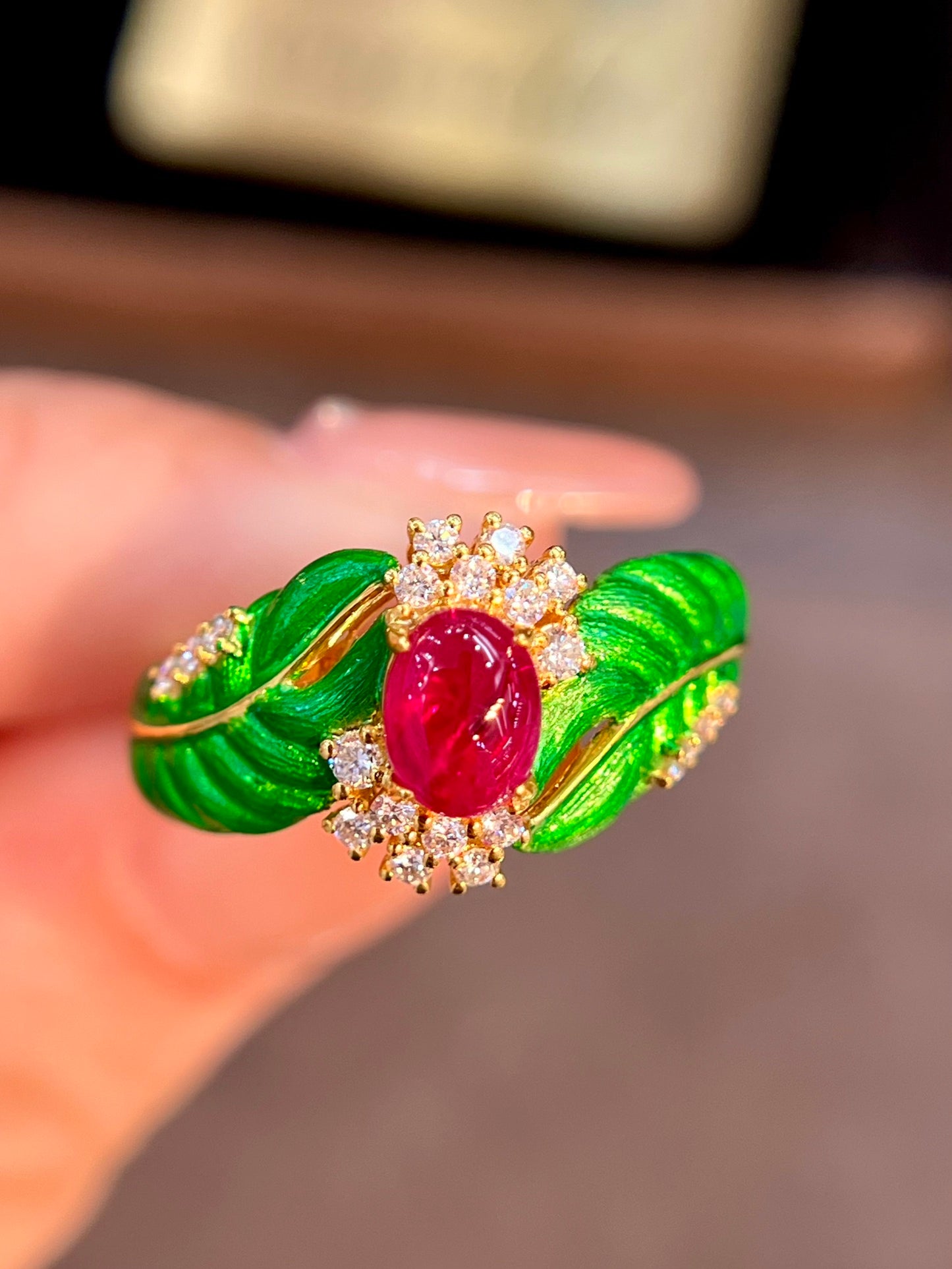 18k Gold缅甸鸽血红红宝石戒指 - Unique Leaf Design Jewelry