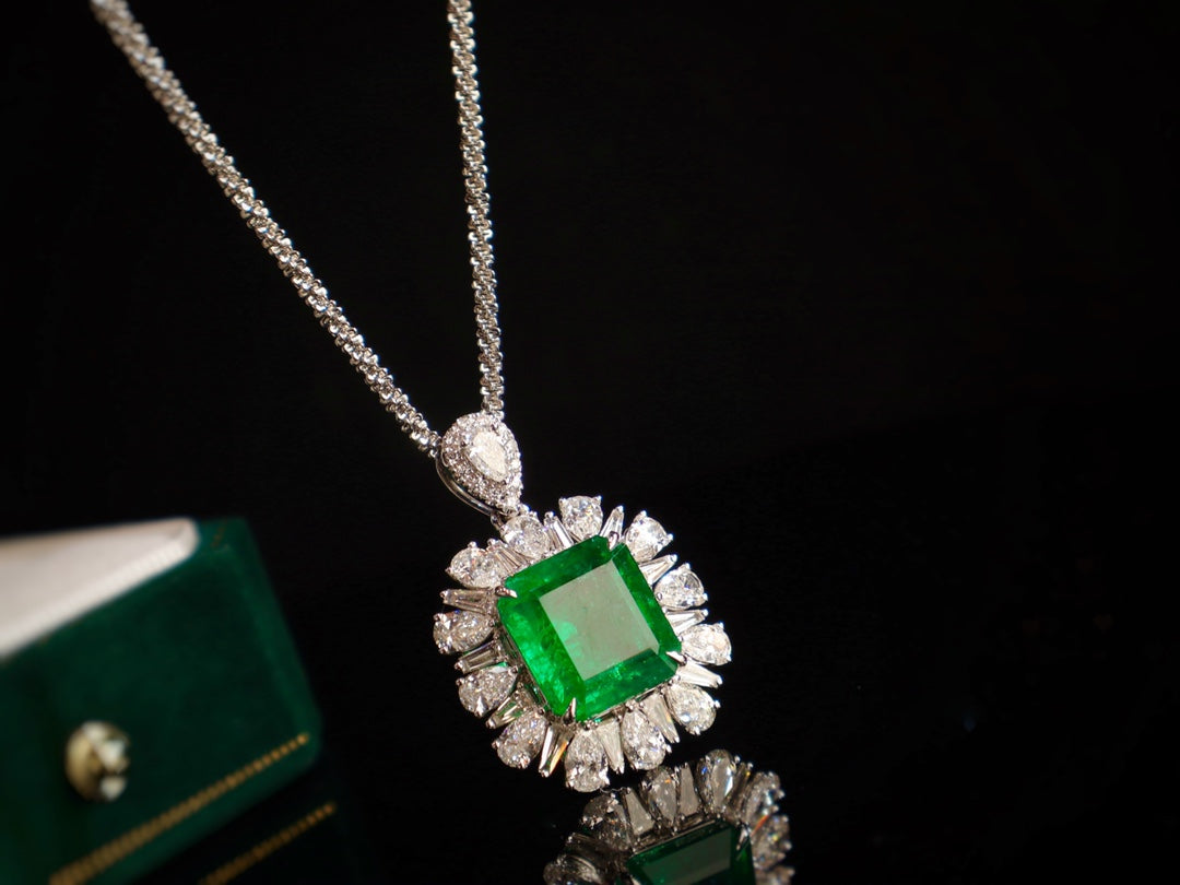Emerald Pendant Jewelry: 9.19 Carat Vivid Green Glassy Emerald with GIA Certification