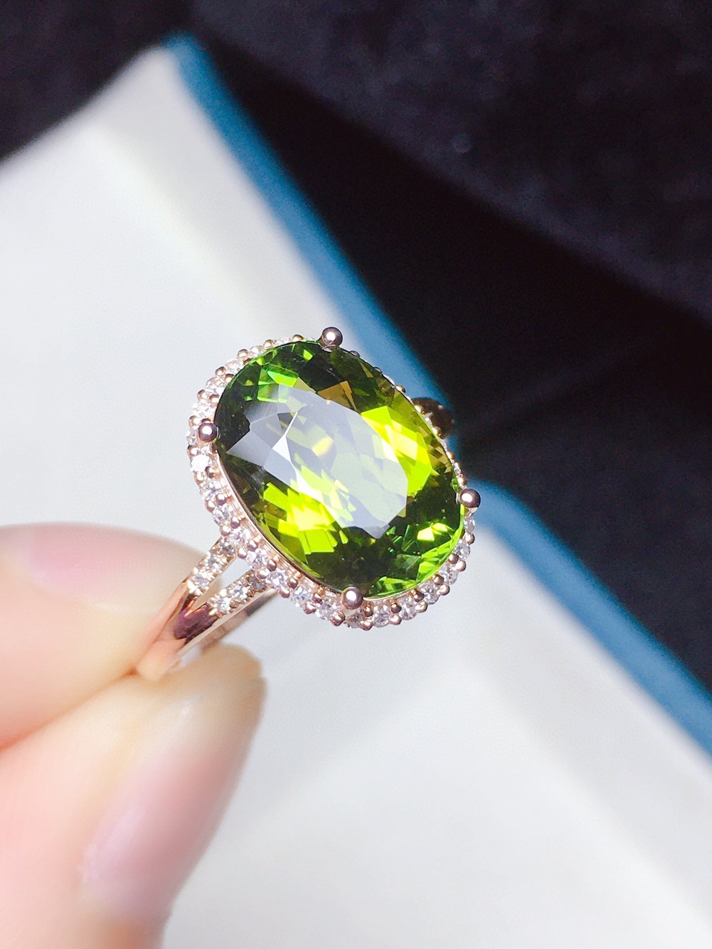 Cincin Turmalin Asli dalam Emas 18K dengan Aksen Berlian - Barang Kemas Yang Indah