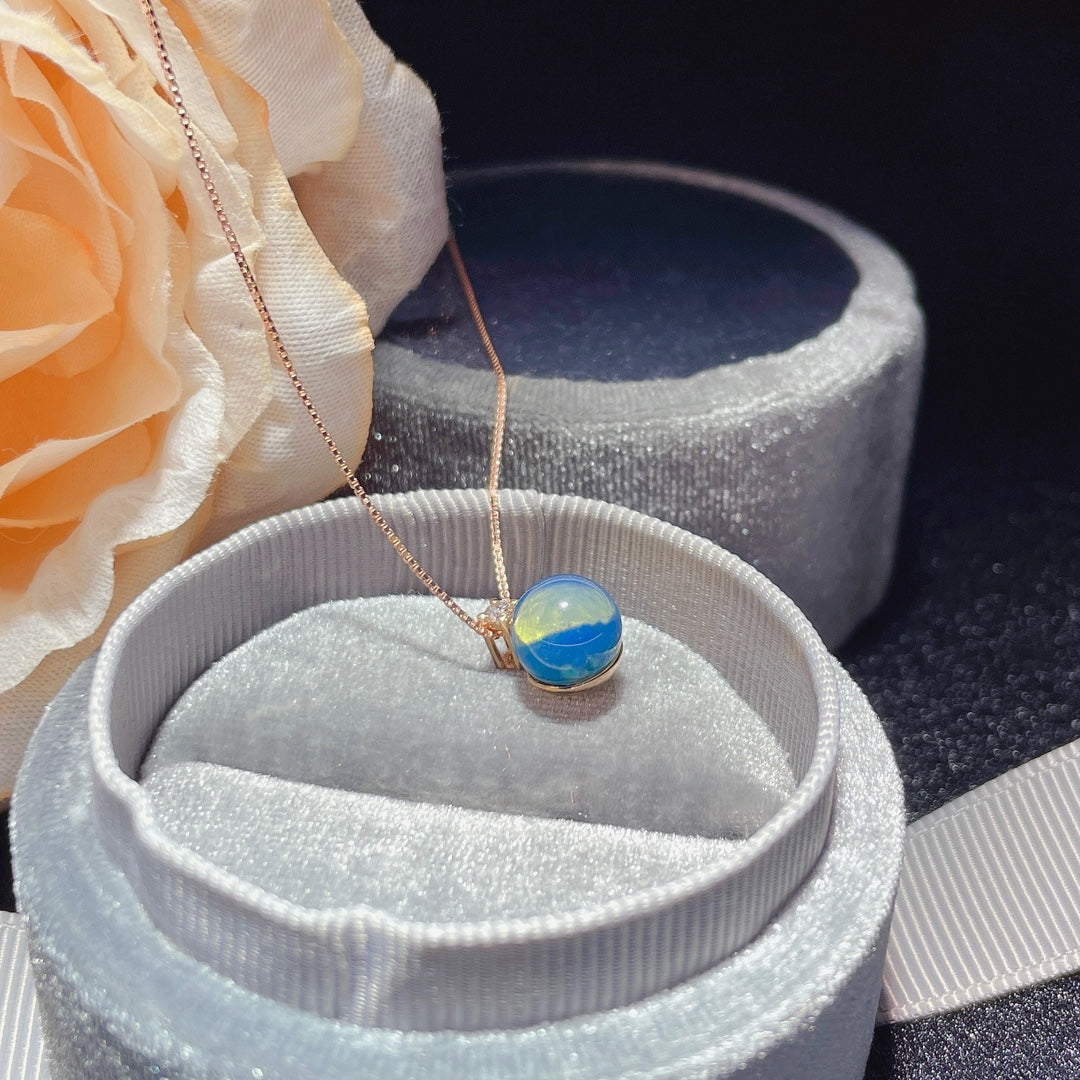 Nouveauté exclusive : Pendentif en ambre bleu dominicain incrusté d'or 18 carats - Bijoux de luxe