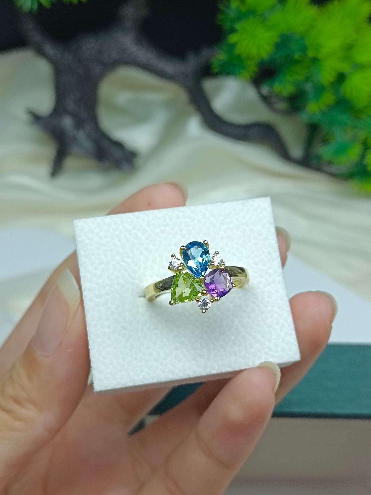 Schmuckset aus S925-Silber mit feiner Handwerkskunst und eingebettetem Kristall und mehreren Edelsteinen