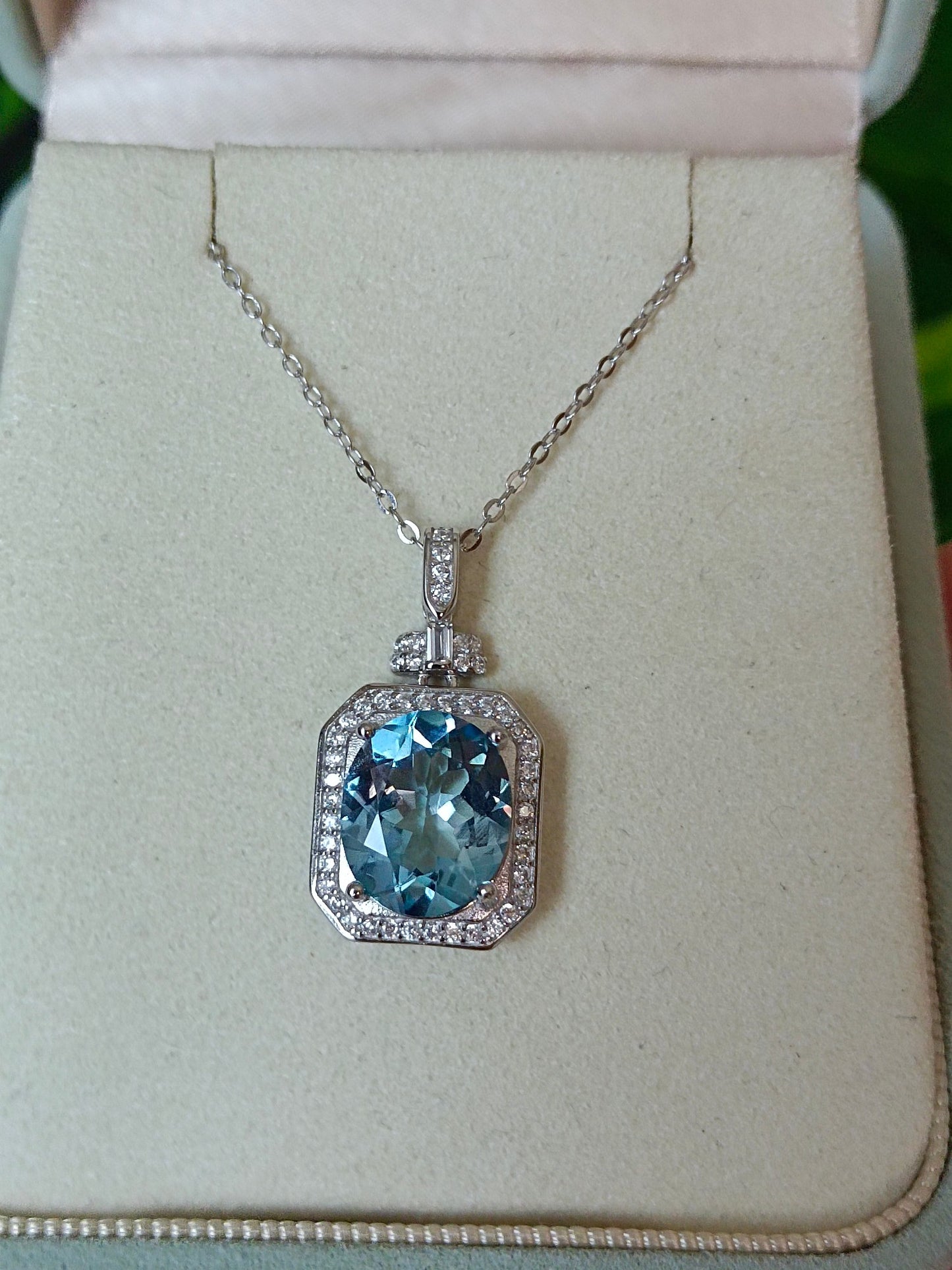 Dazzling Natural Topaz Pendant Jewelry with S925 Silver