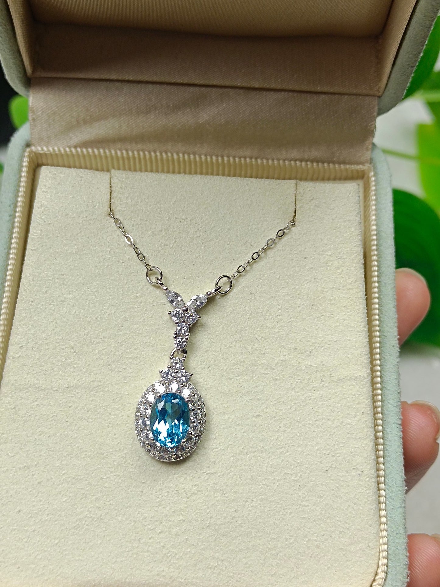 Exquisite Natural Swiss Blue Topaz Bracelet - Elegant Jewelry