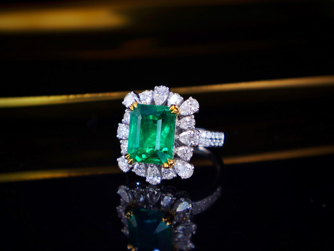 Emerald Ring with Intense Color and Sparkle - Luxury Jewelry