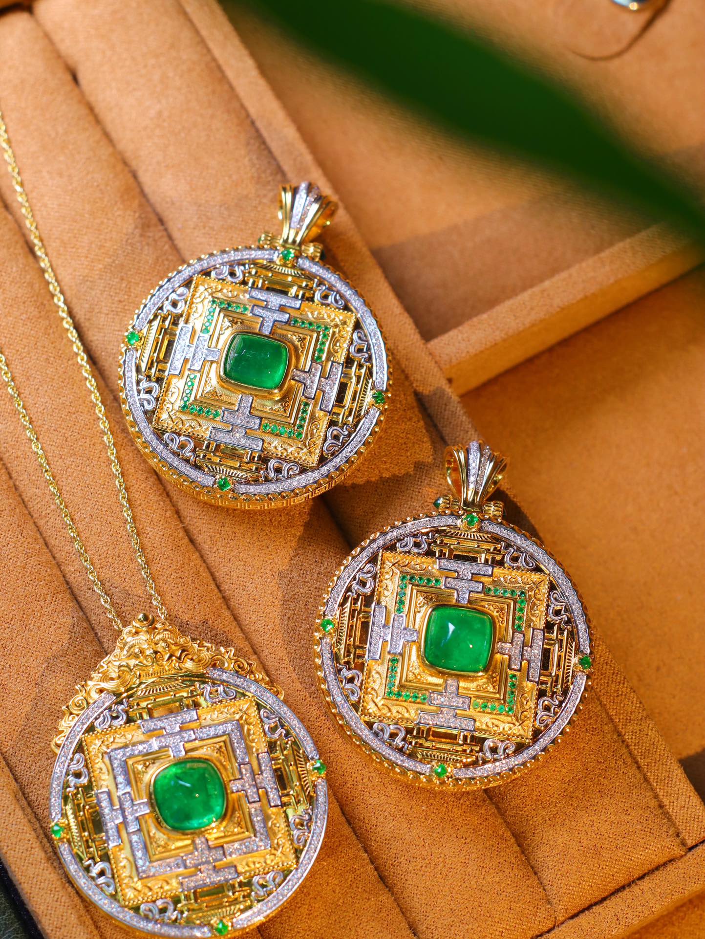 Grand Wish City • Gioielli con ciondolo a forma di scatola Gawu di Emerald Forum City