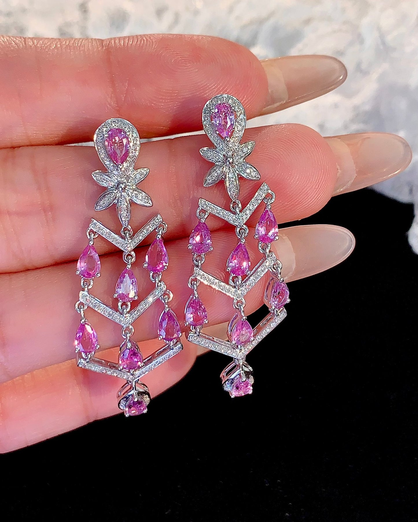 Exquisiter Eleganz-Schmuck: Natürliche rosa Saphir-Ohrringe mit 18 Karat Gold und Diamanten