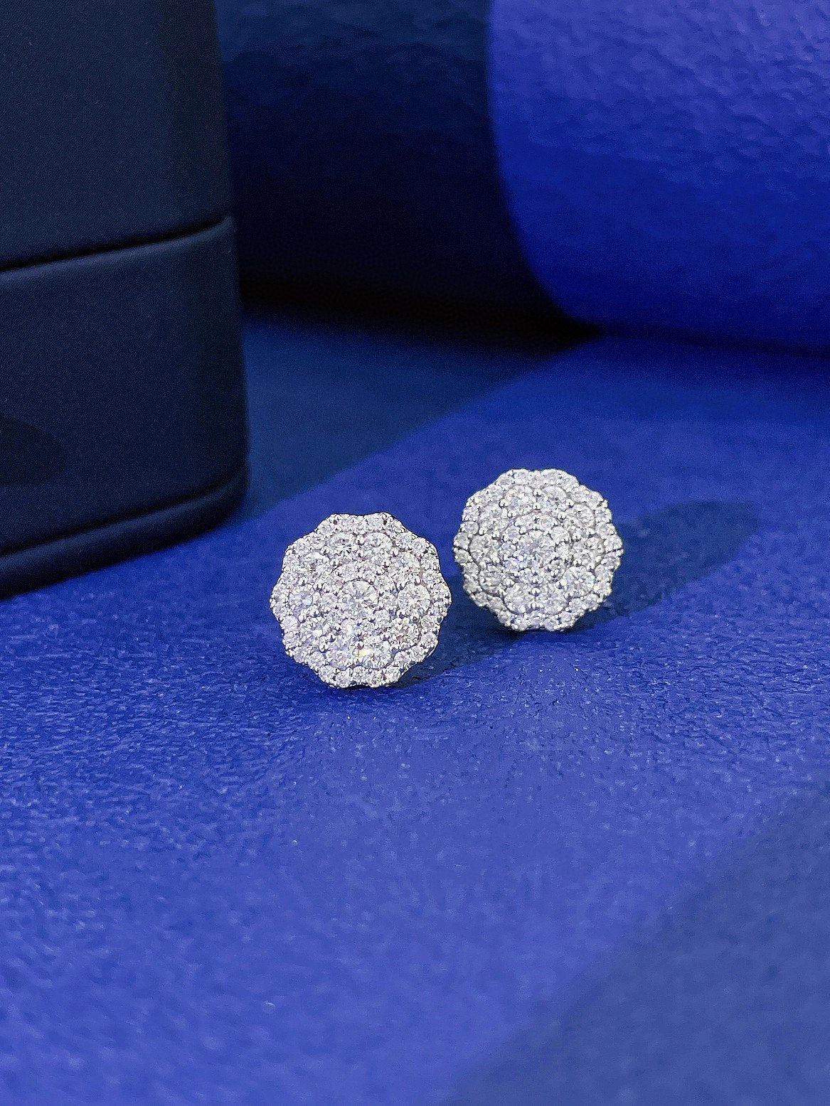 Aretes de diamantes cultivados en oro blanco de 18 quilates - Gema de joyería